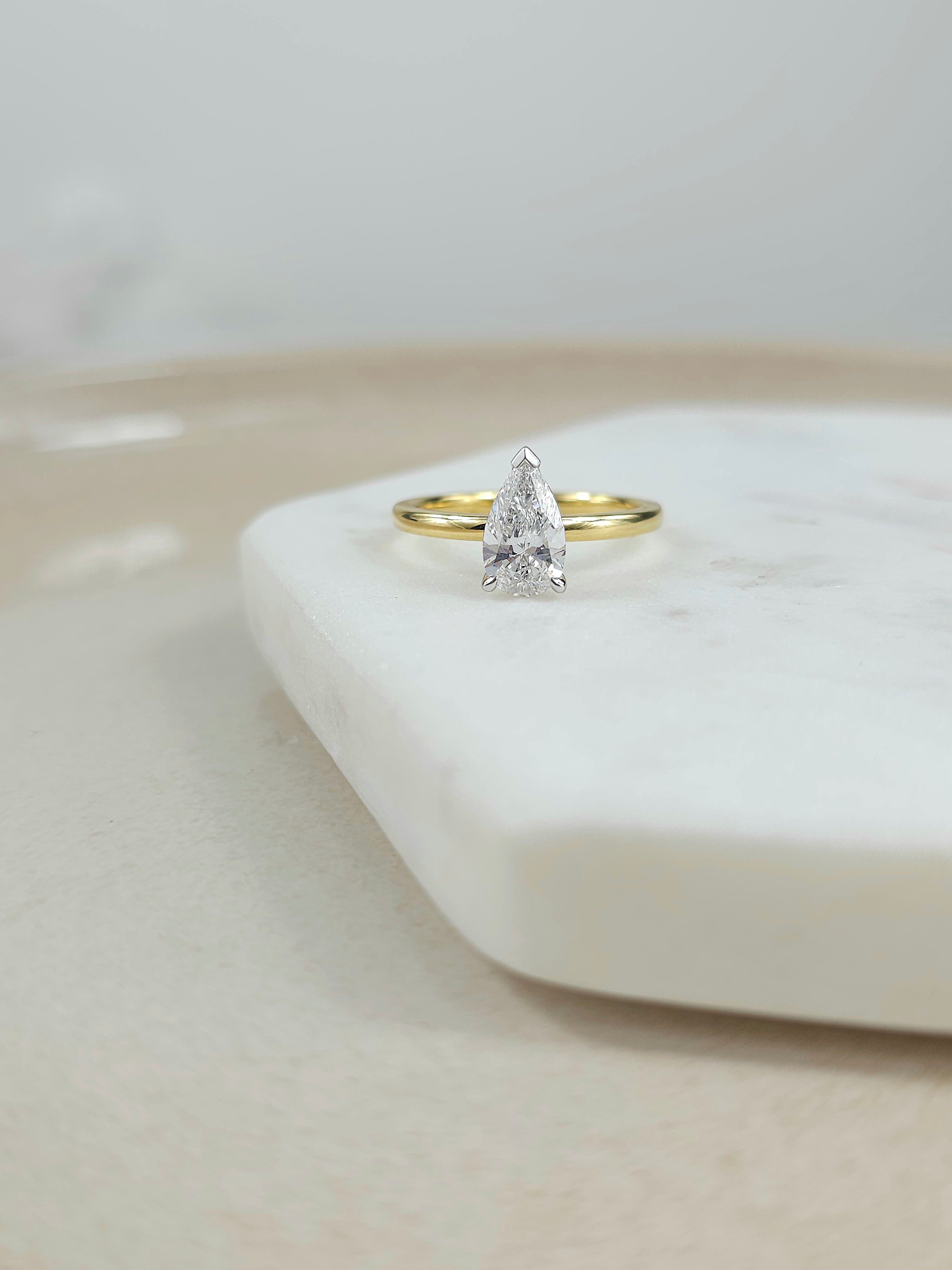 18ct Yellow and White gold Vero Lab-Grown Pear Diamond ring, 1ct centre