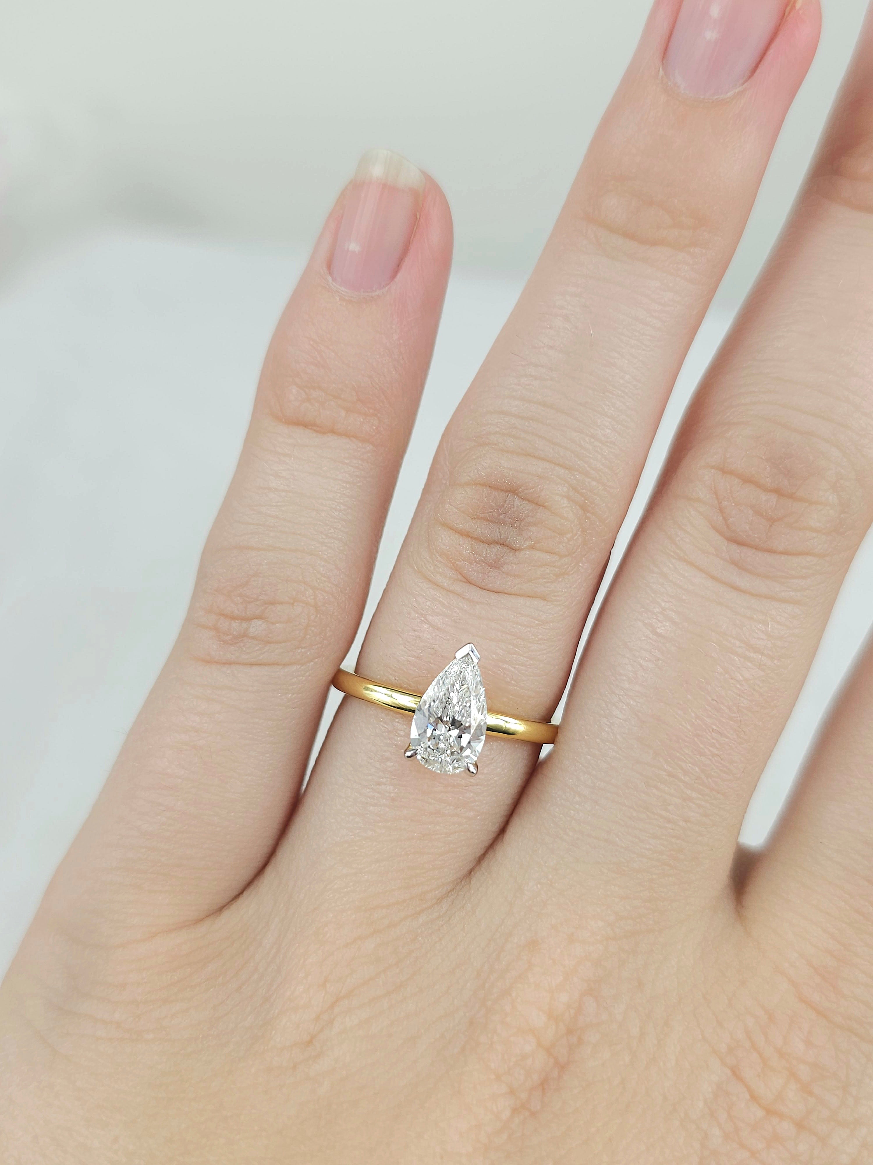 18ct Yellow and White gold Vero Lab-Grown Pear Diamond ring, 1ct centre