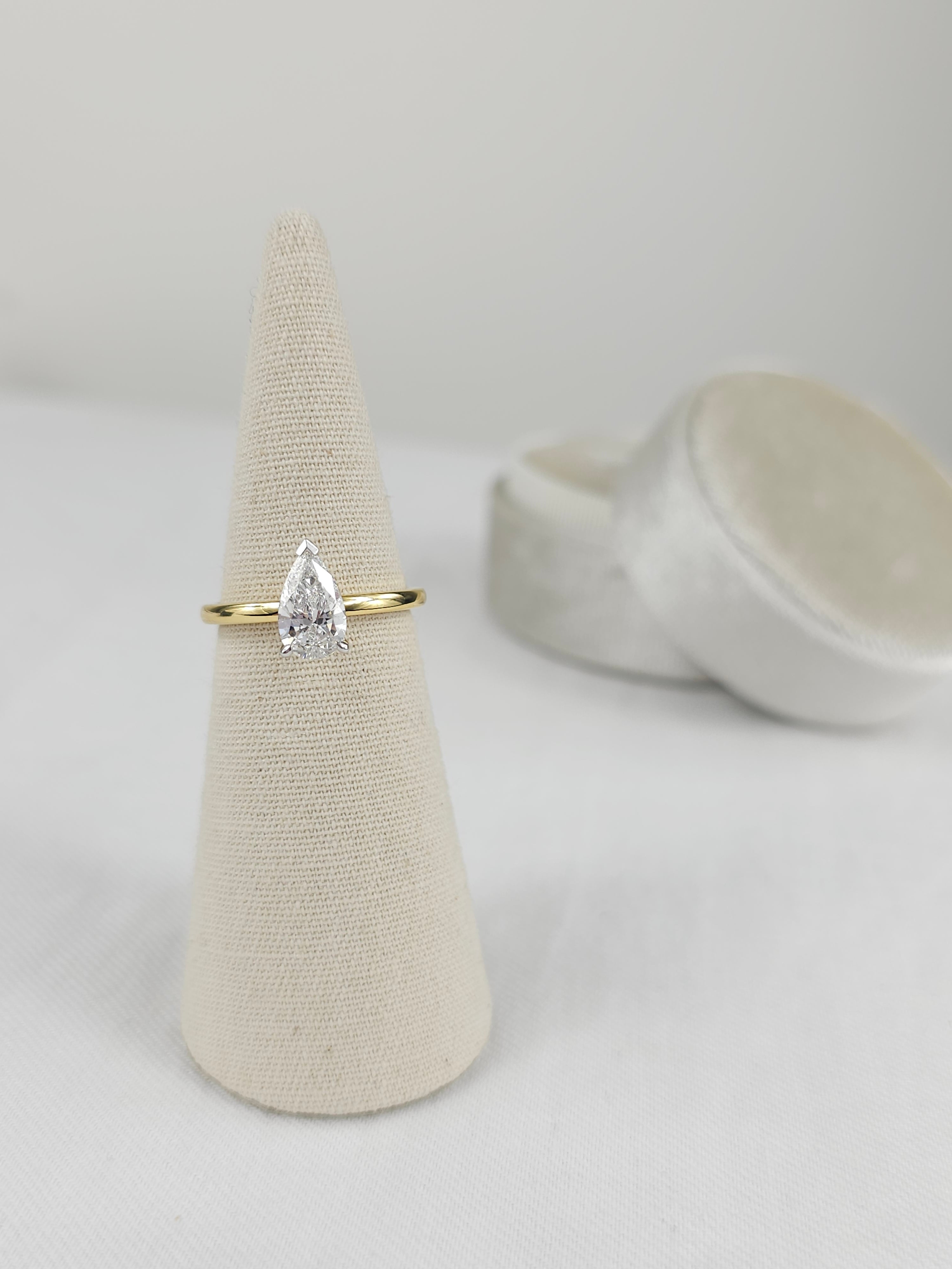 18ct Yellow and White gold Vero Lab-Grown Pear Diamond ring, 1ct centre