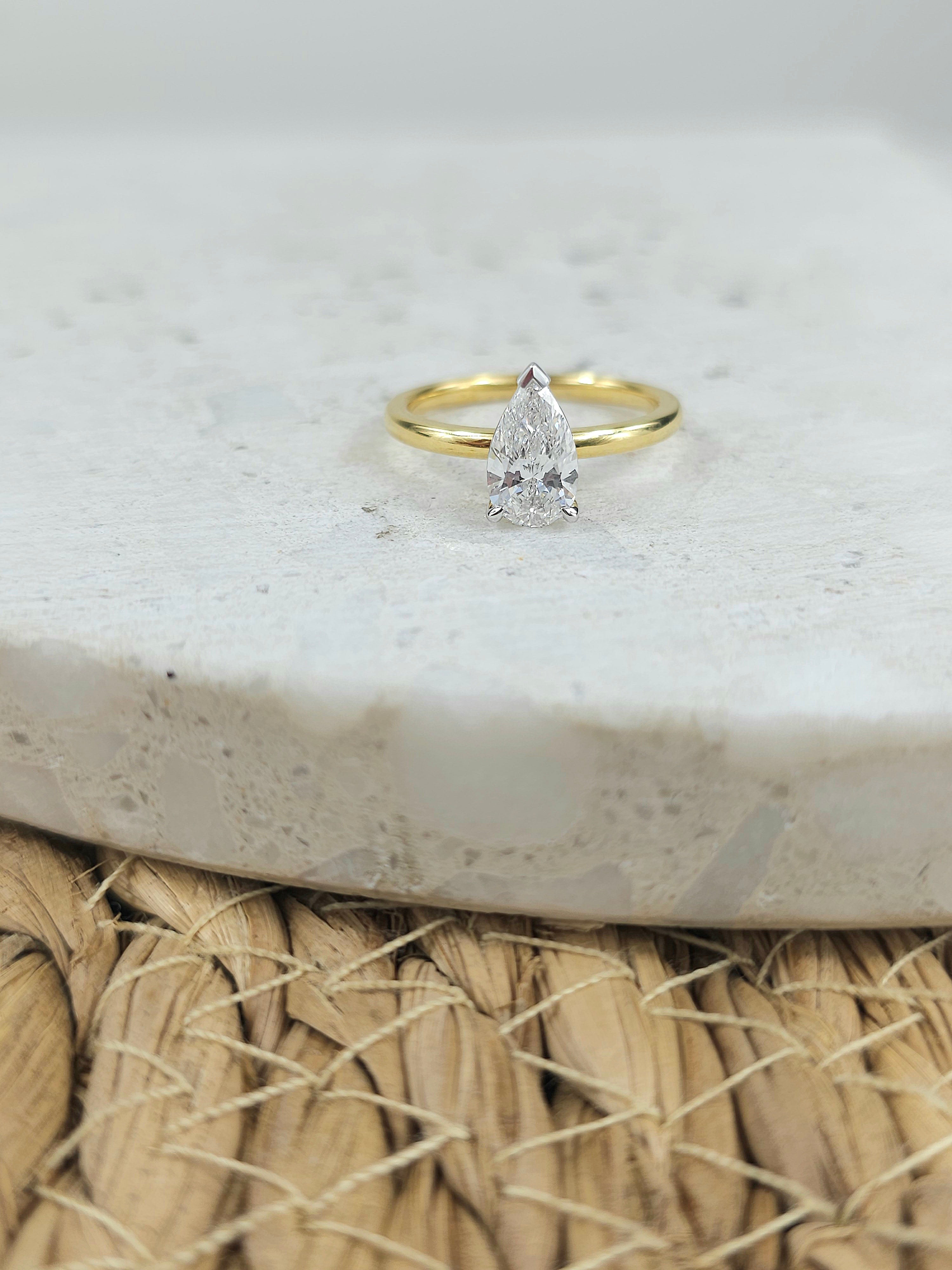 18ct Yellow and White gold Vero Lab-Grown Pear Diamond ring, 1ct centre