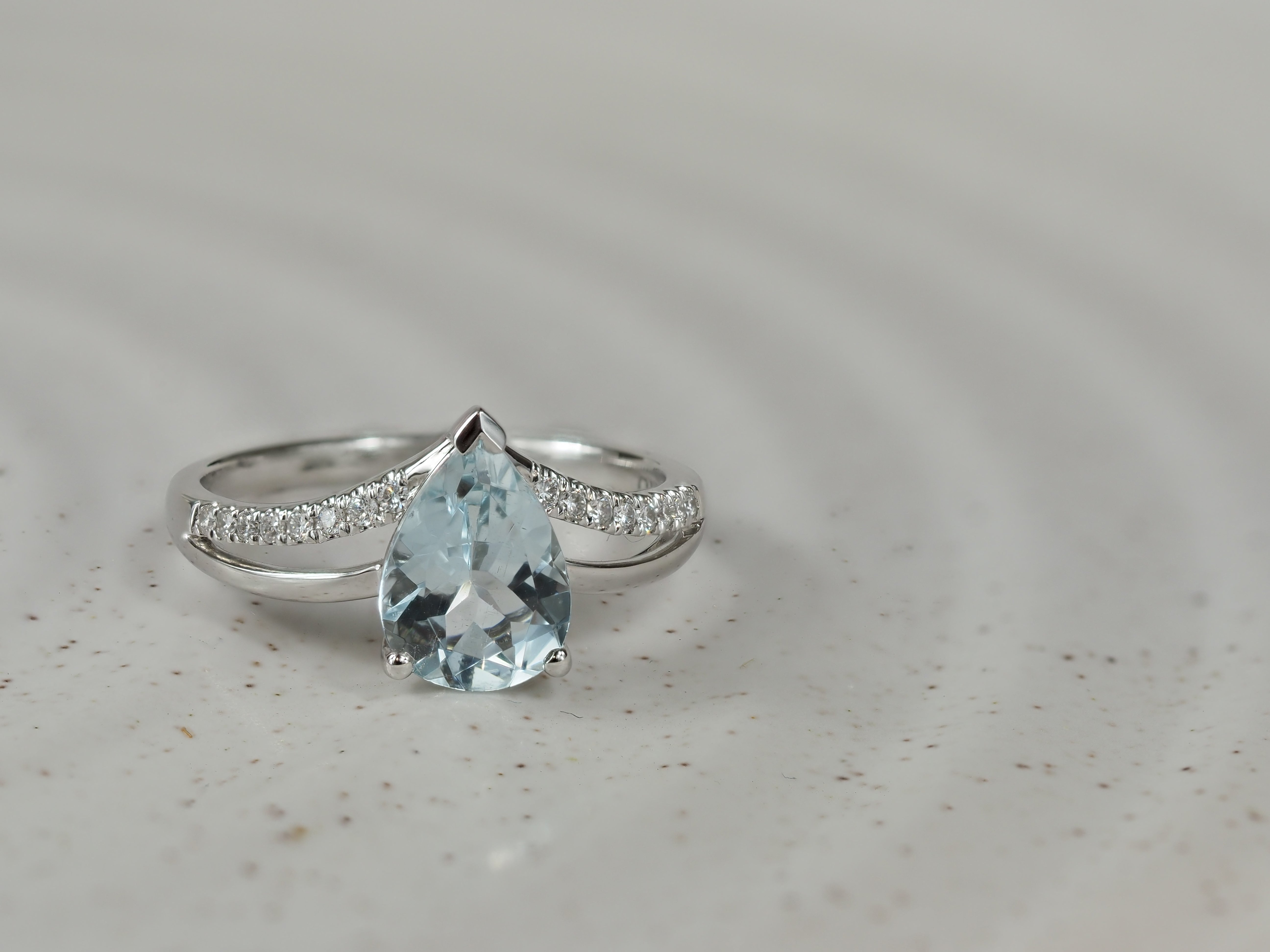 18ct White Gold Aquamarine and Diamond dress ring