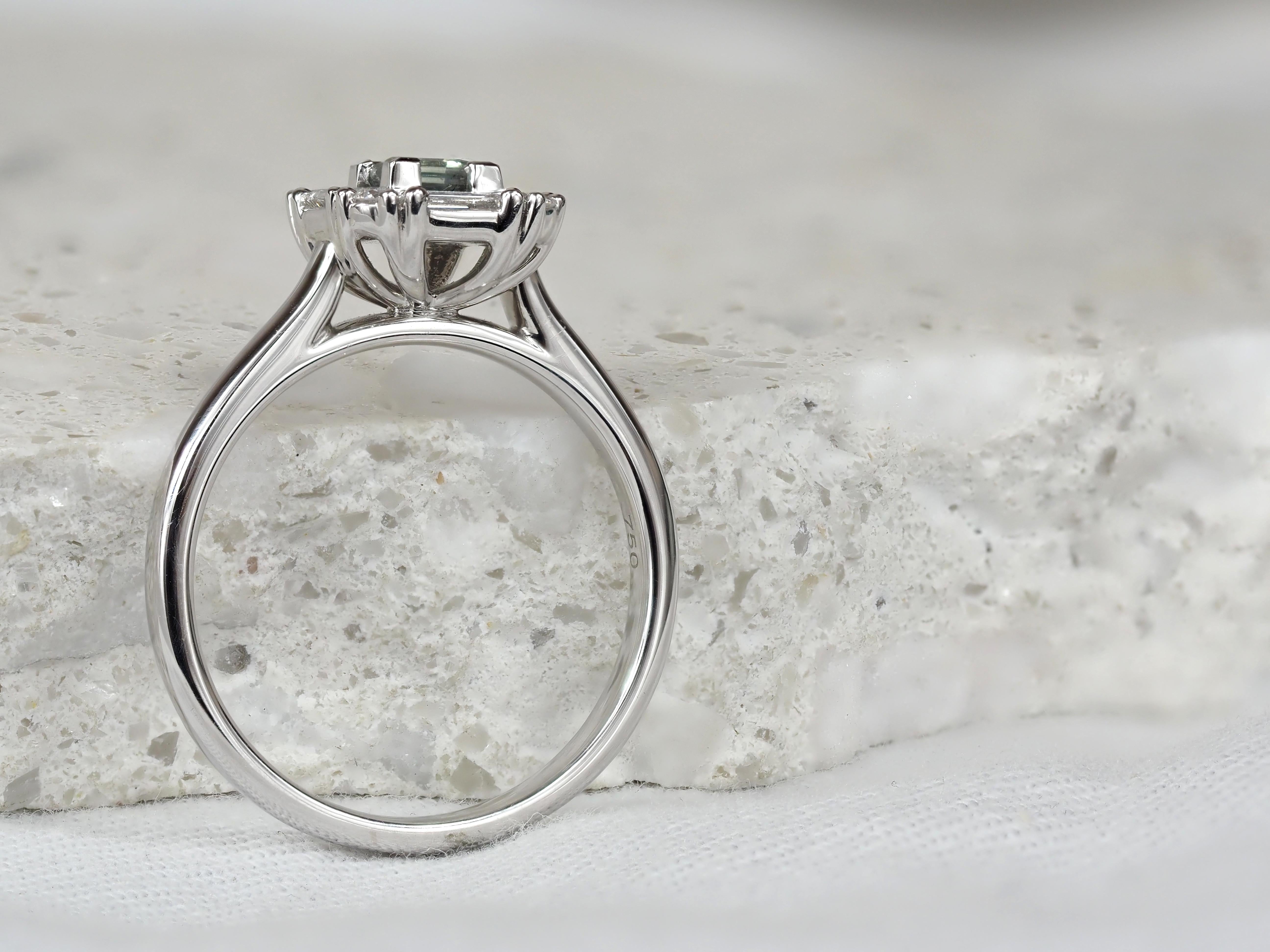 18ct White Gold Alexandrite and Diamond ring, 0.39ct centre
