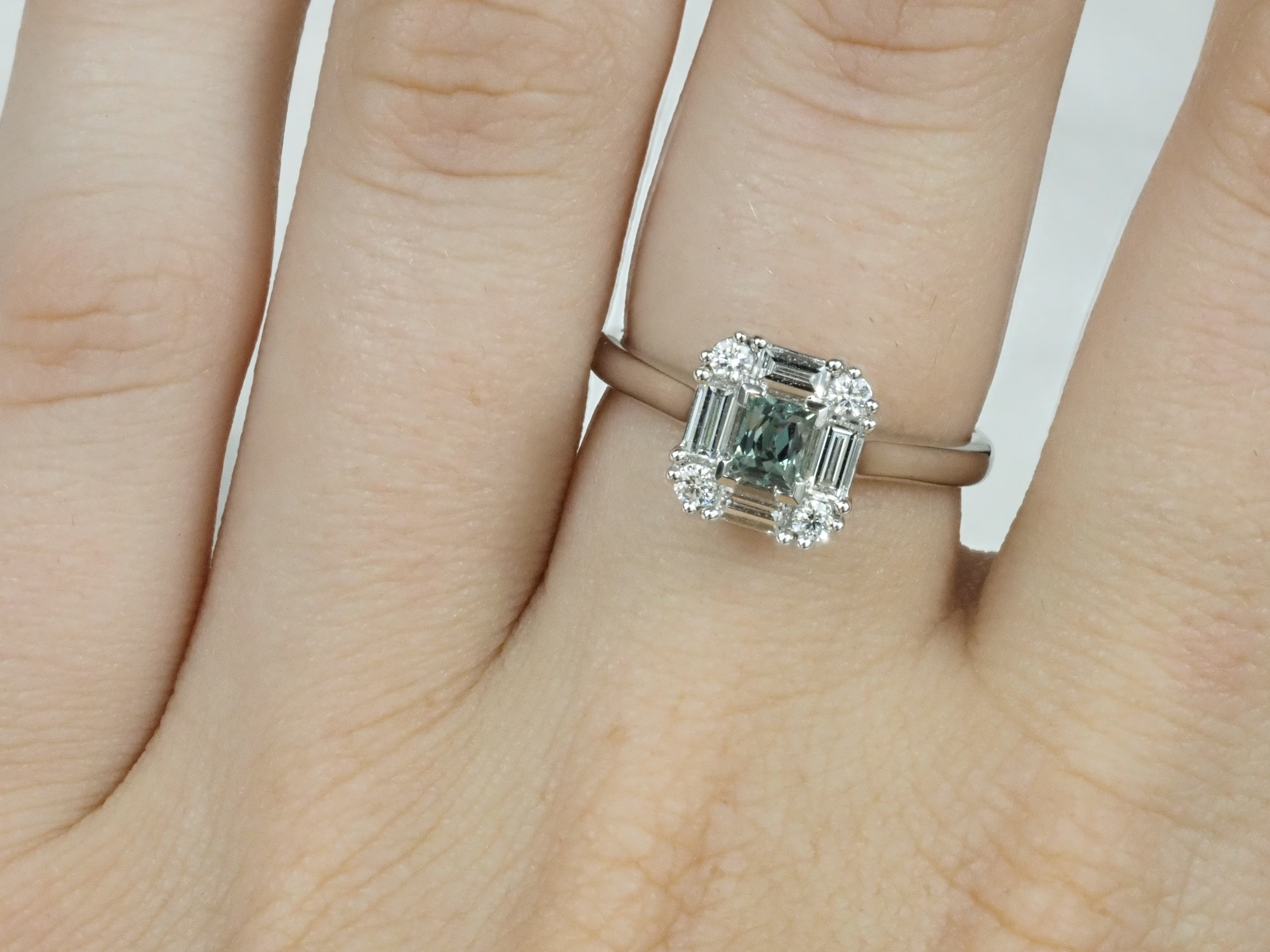 18ct White Gold Alexandrite and Diamond ring, 0.39ct centre