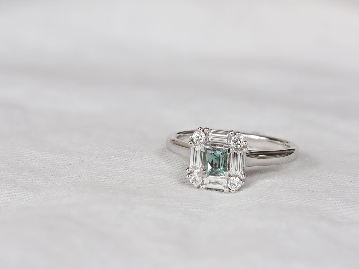 18ct White Gold Alexandrite and Diamond ring, 0.39ct centre