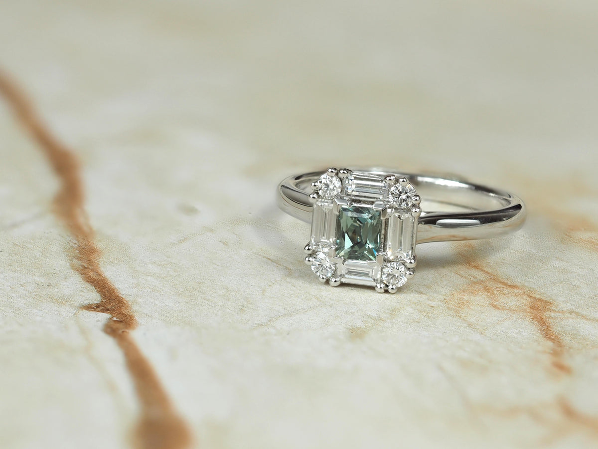 18ct White Gold Alexandrite and Diamond ring, 0.39ct centre