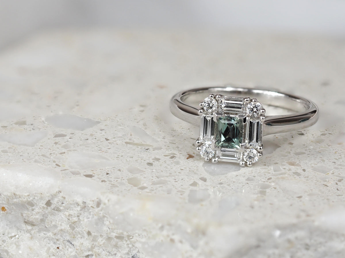 18ct White Gold Alexandrite and Diamond ring, 0.39ct centre