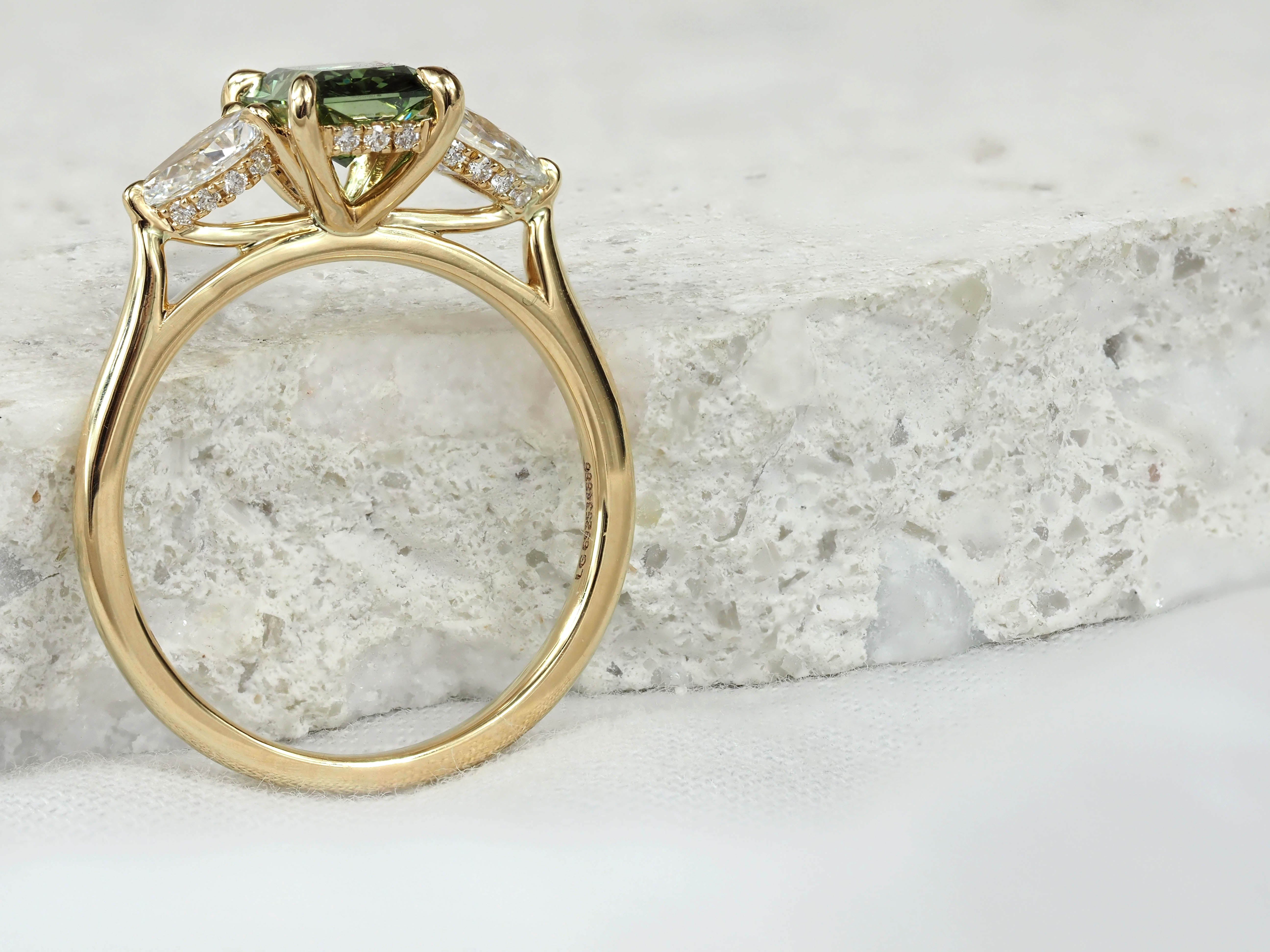 14ct Yellow Gold Green Lab-Grown Diamond Ring, 1.51ct Centre