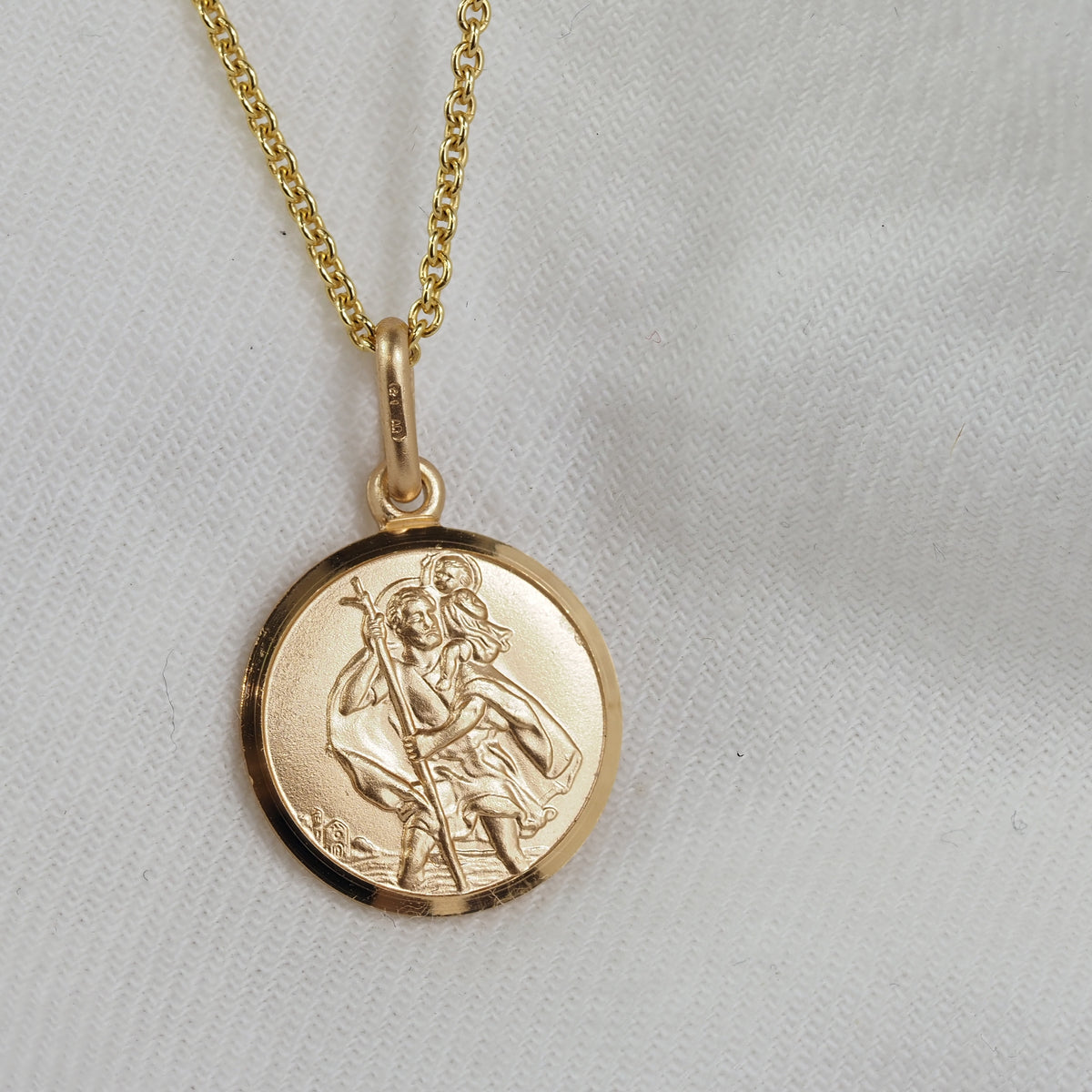 9ct Yellow Gold Bevelled Edge St Christopher Pendant