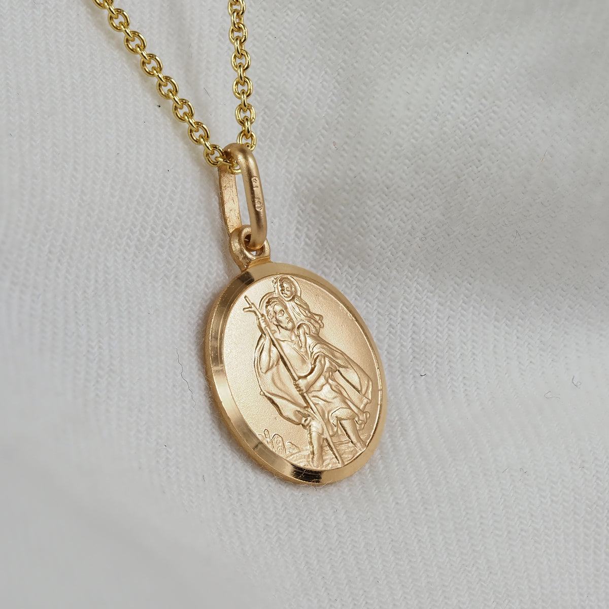 9ct Yellow Gold Bevelled Edge St Christopher Pendant