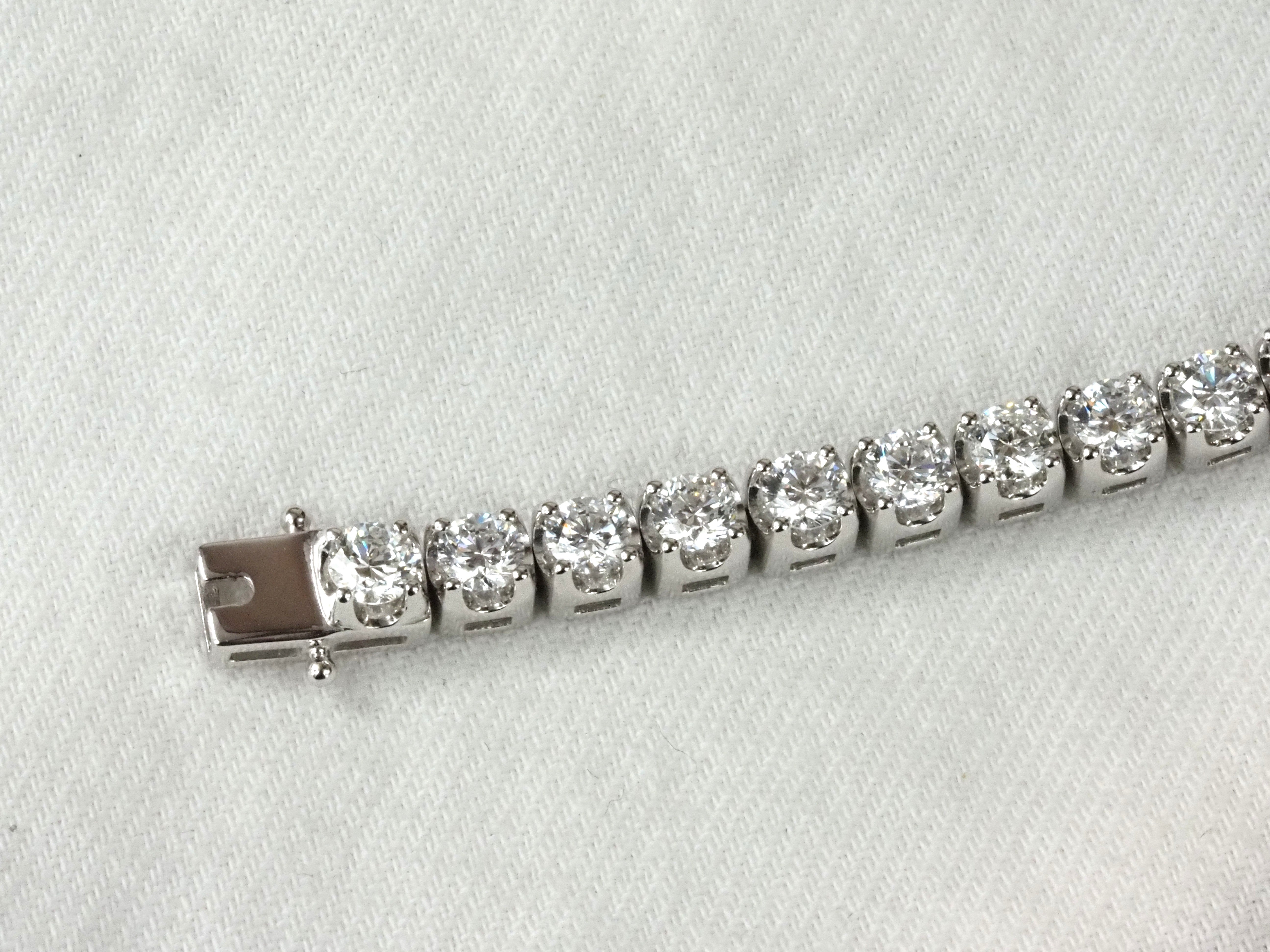 18ct White Gold Natural Round Brilliant Cut Tennis Bracelet, 6.01ct