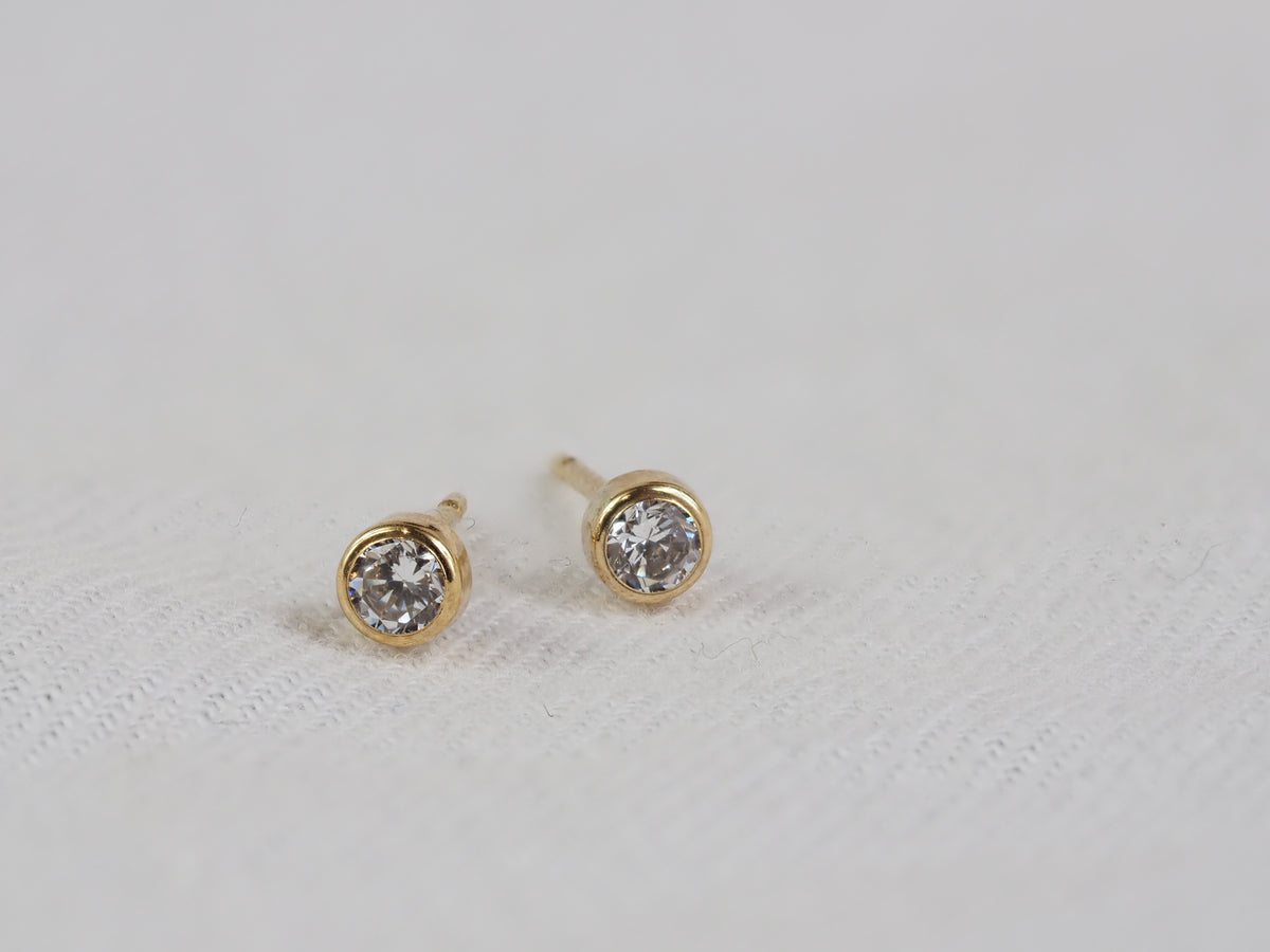 9ct Yellow Gold Cubic Zirconia Stud Earrings