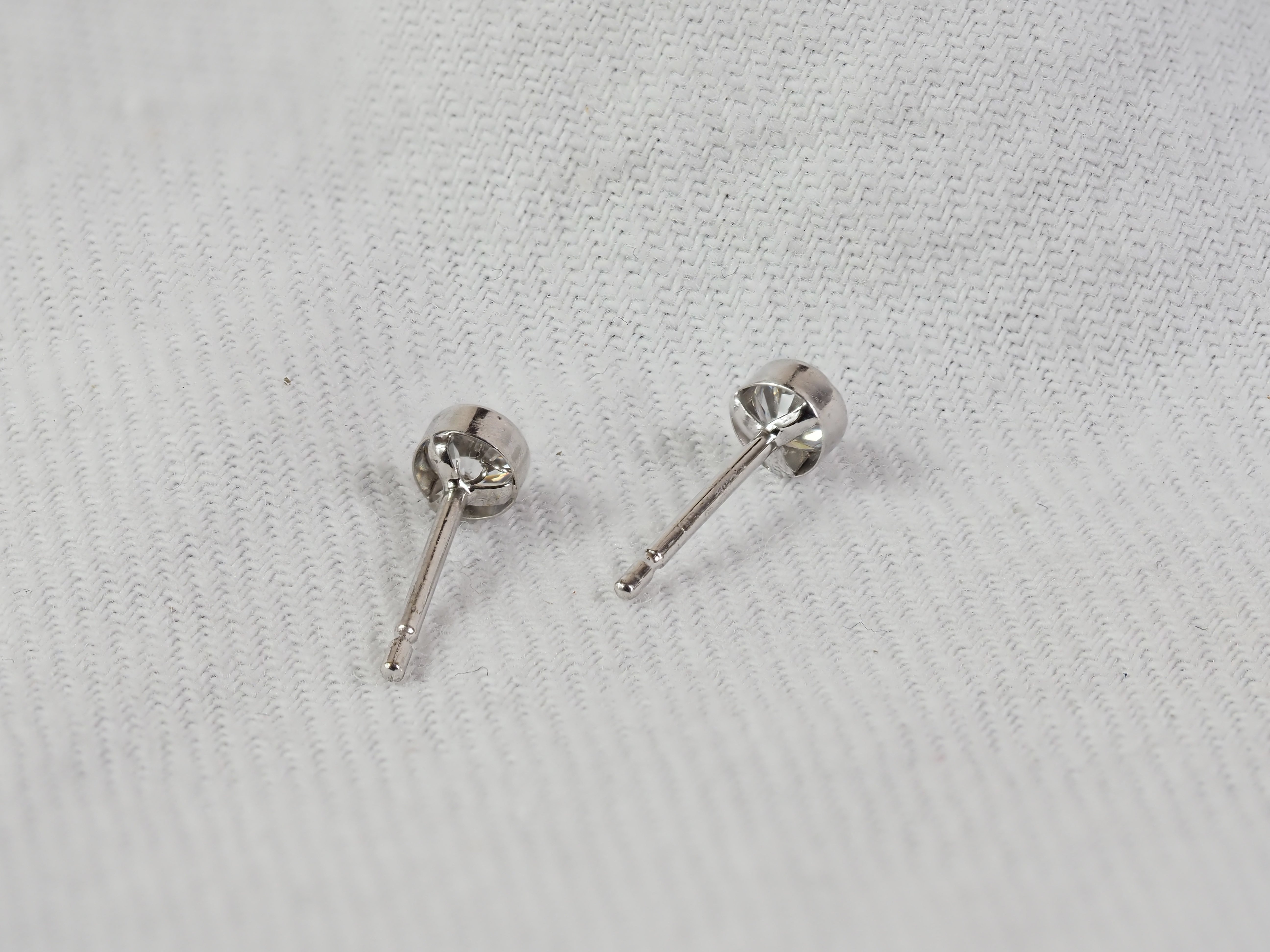 9ct White Gold Cubic Zirconia Stud Earrings