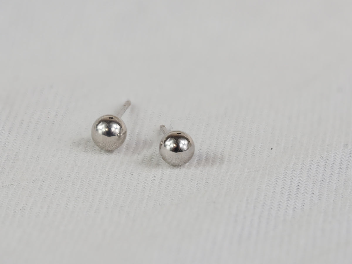9ct White Gold 4mm Ball Stud Earrings