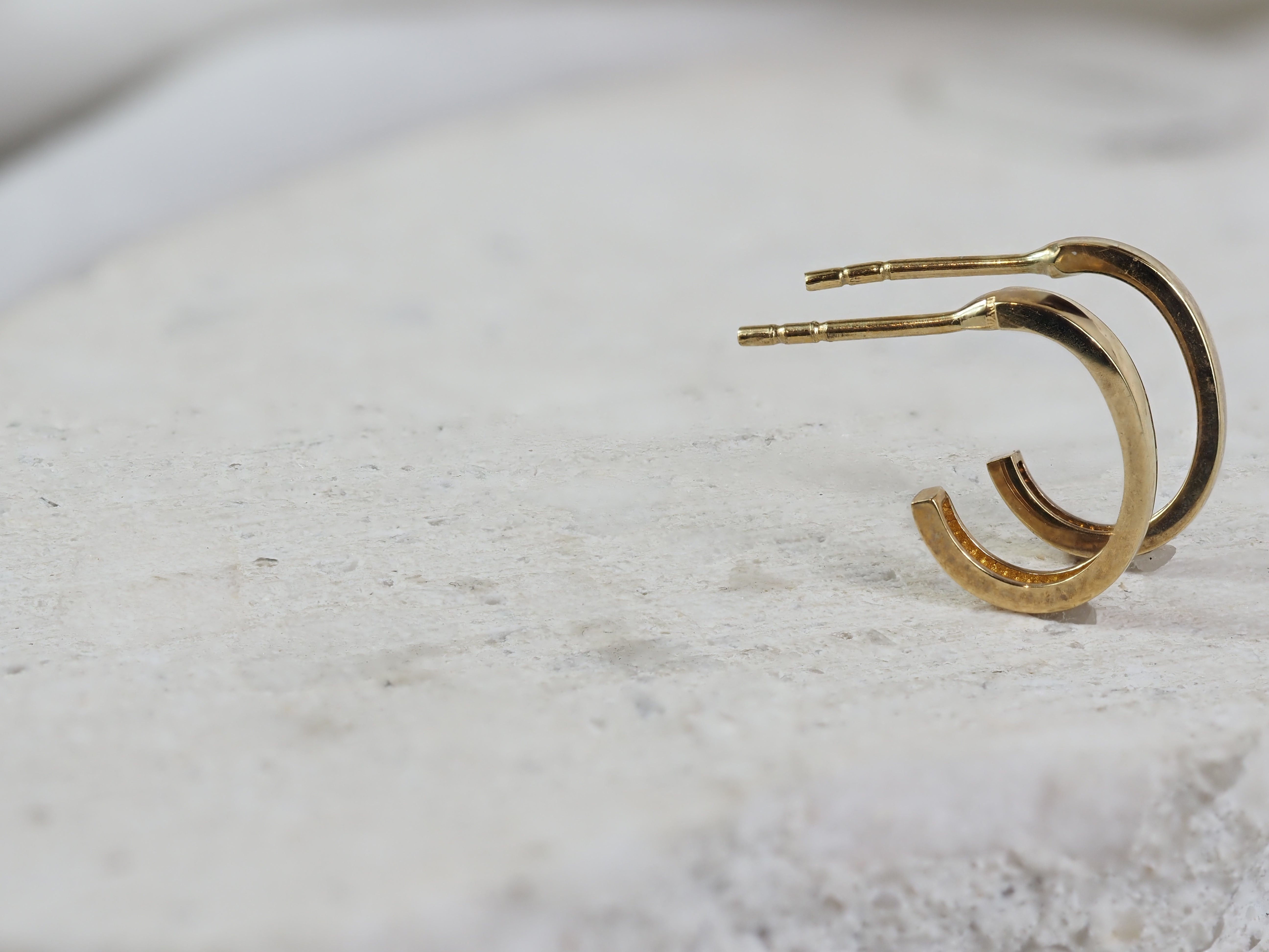 9ct Yellow Gold Tube Oval 3/4 hoop