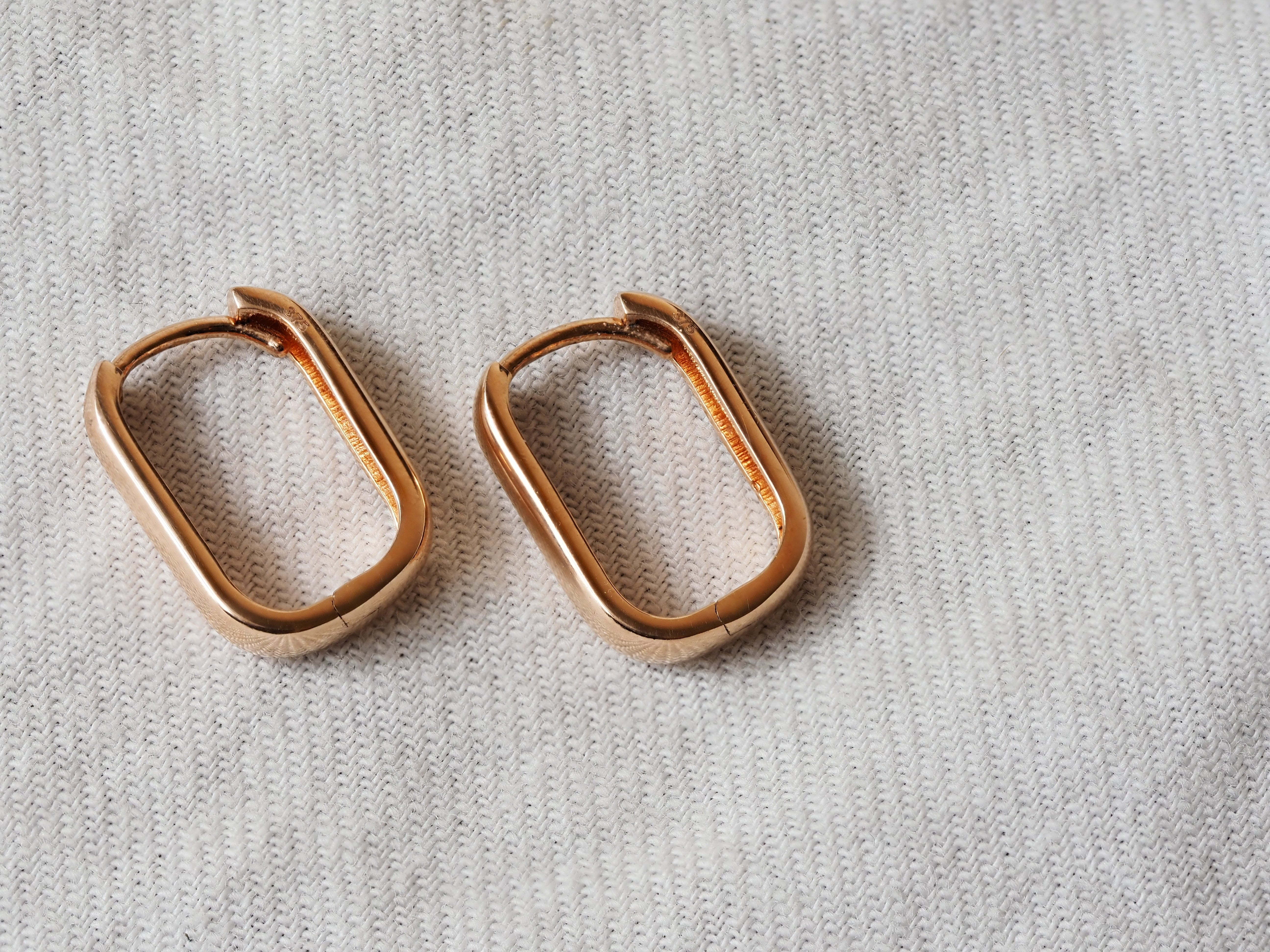 9ct Rose Gold Paperclip Rectangle Huggie Earrings