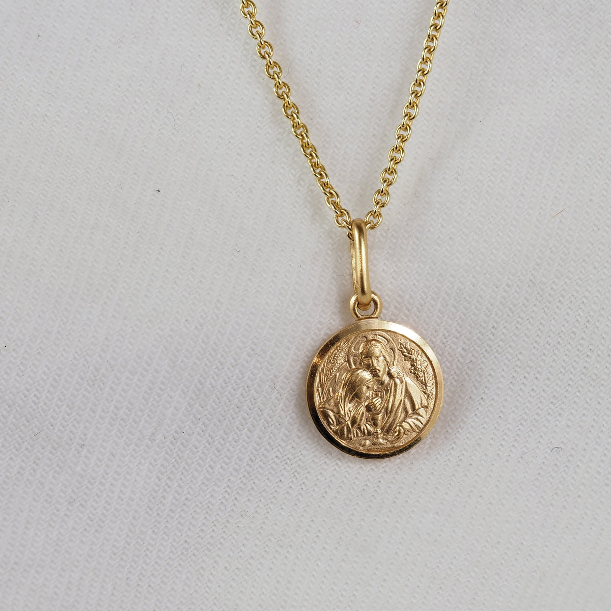 9ct Yellow Gold Holy Family Medallion