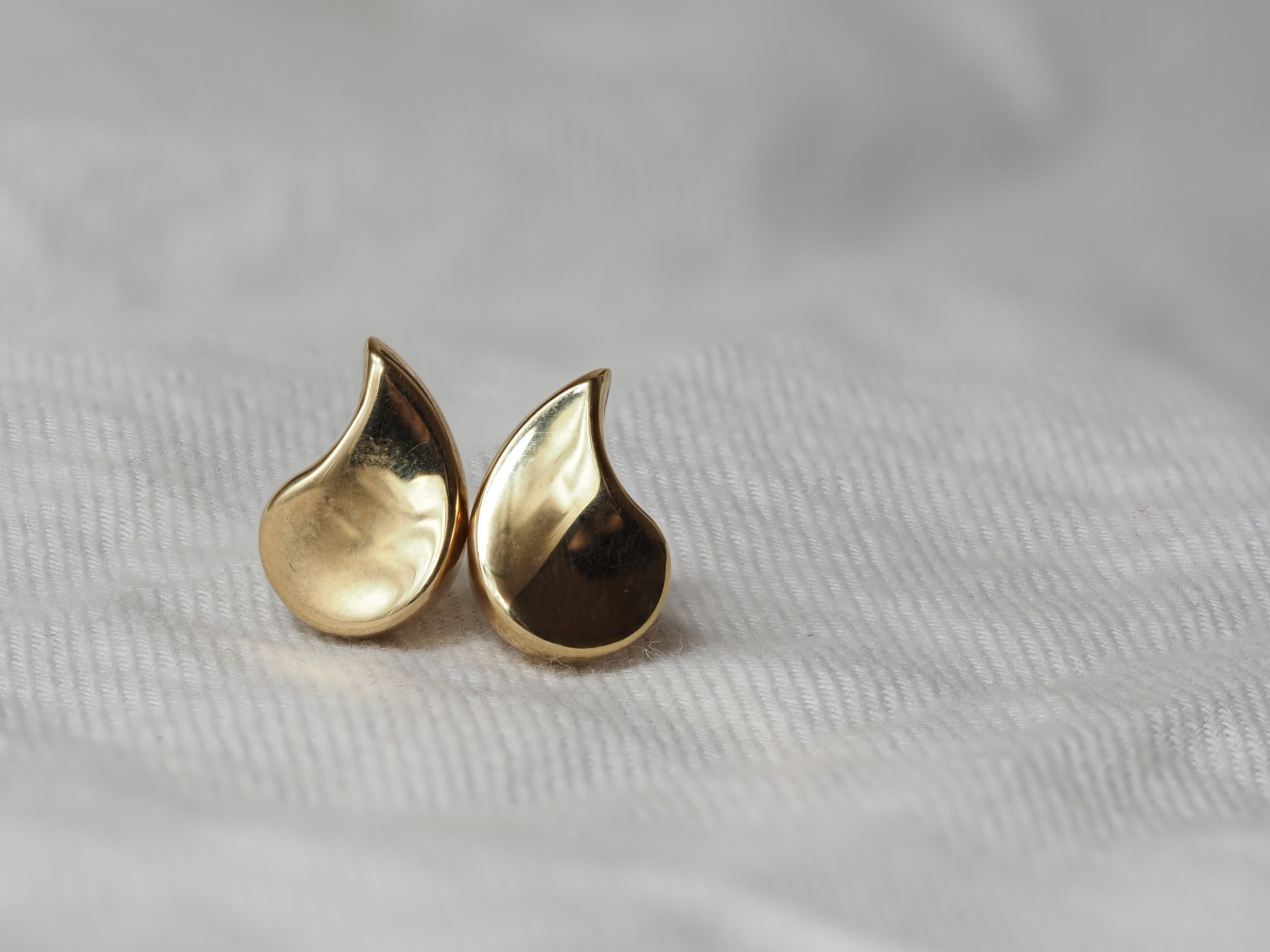 9ct Yellow Gold Tear Drop Stud Earrings