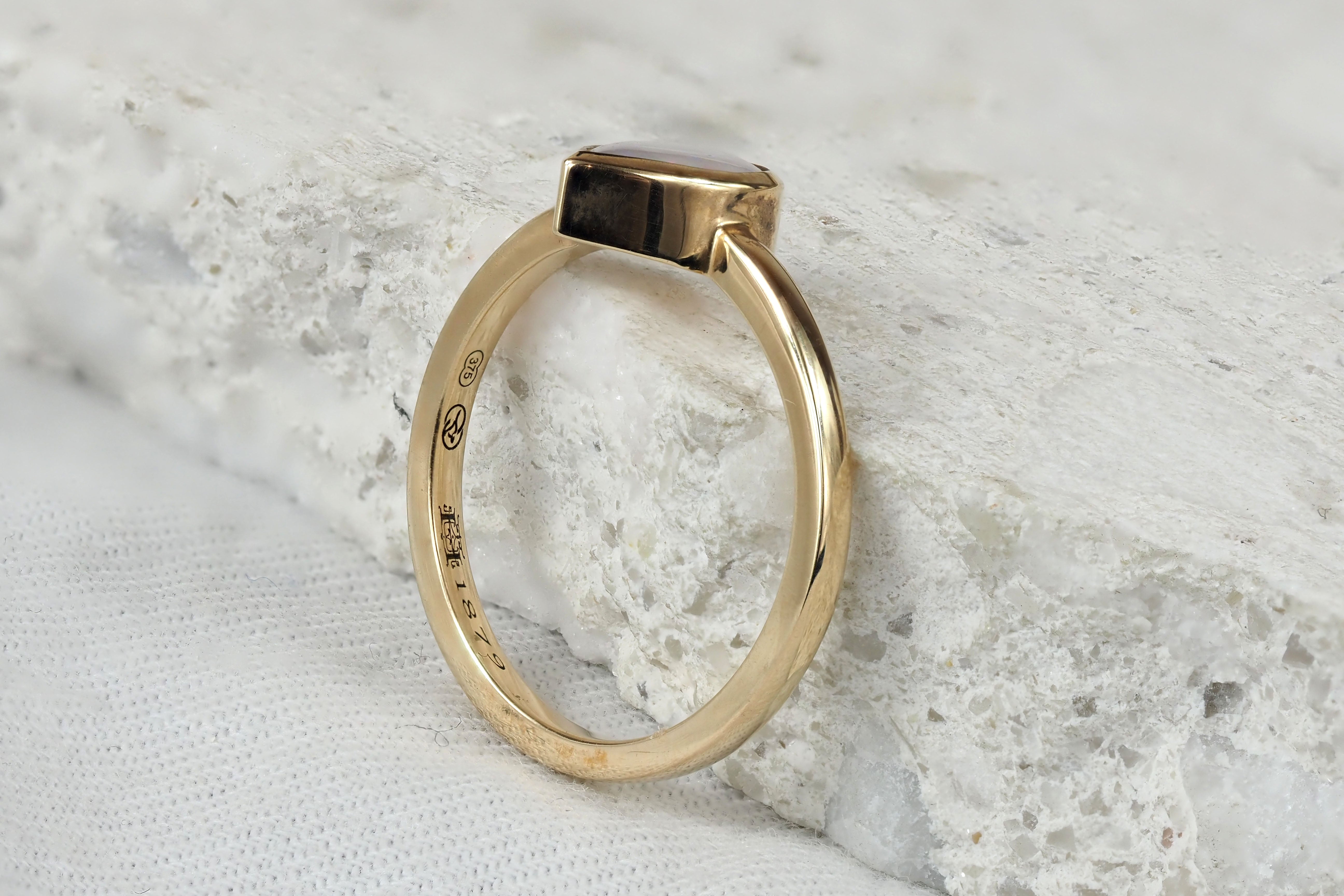 9ct Yellow Gold Pear Opal ring