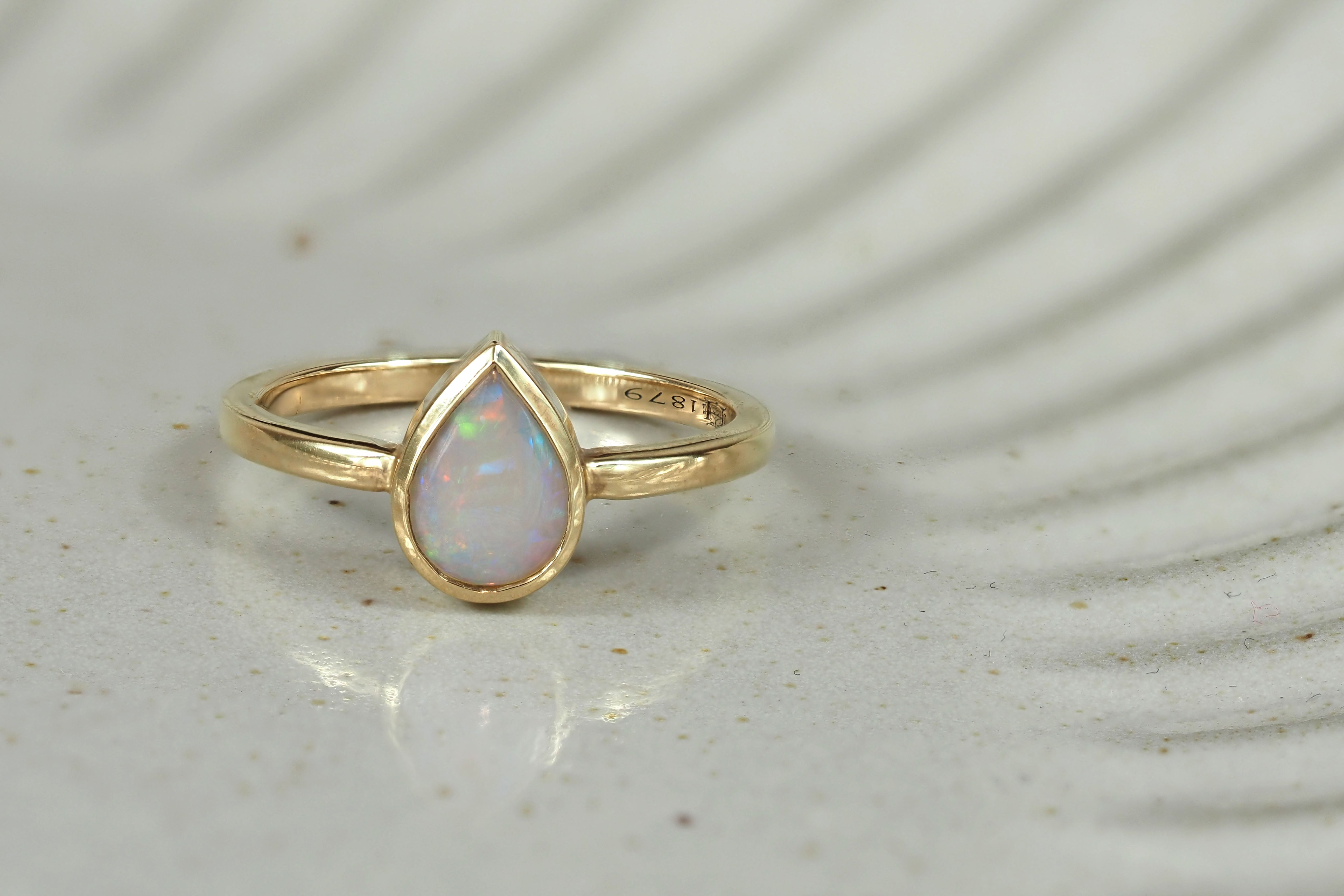 9ct Yellow Gold Pear Opal ring