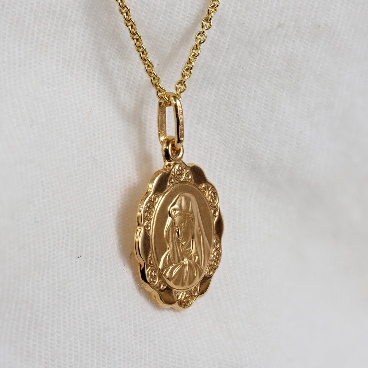 9ct Yellow Gold Virgin Mary Medallion