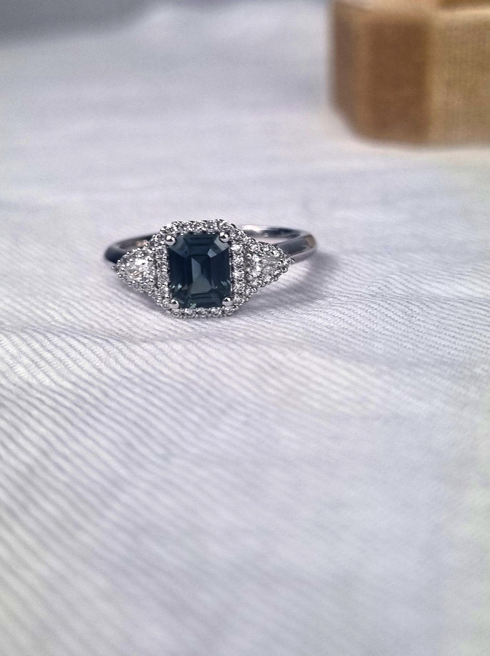 18ct White Gold Montana Sapphire and Diamond ring, 1.06ct centre