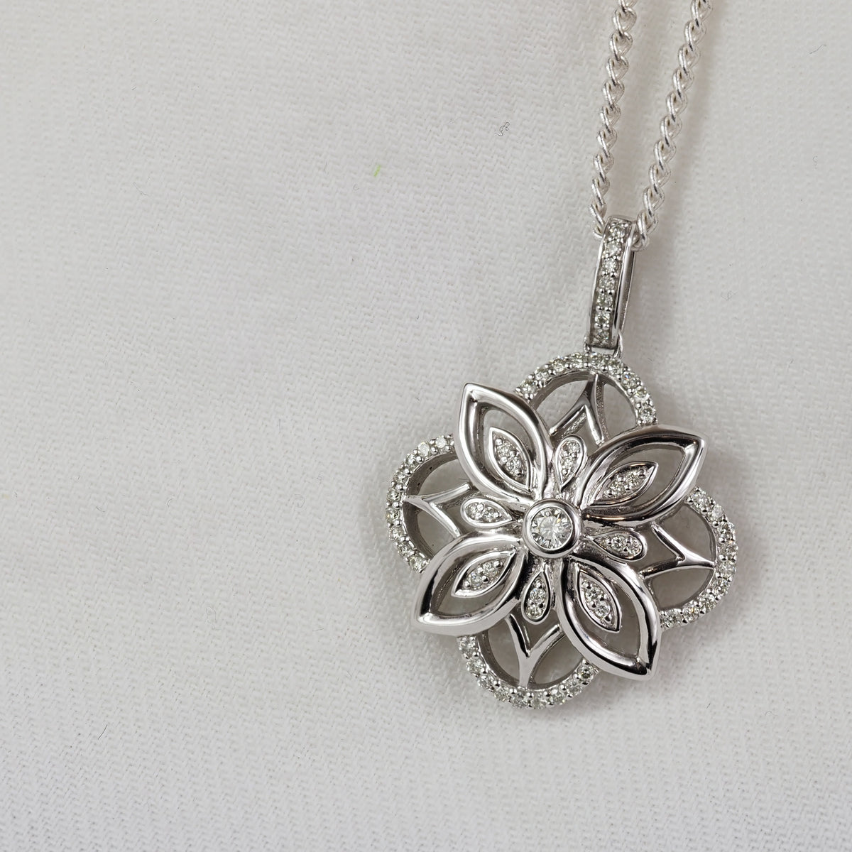 9ct White Gold Diamond Pendant, 0.25ct total