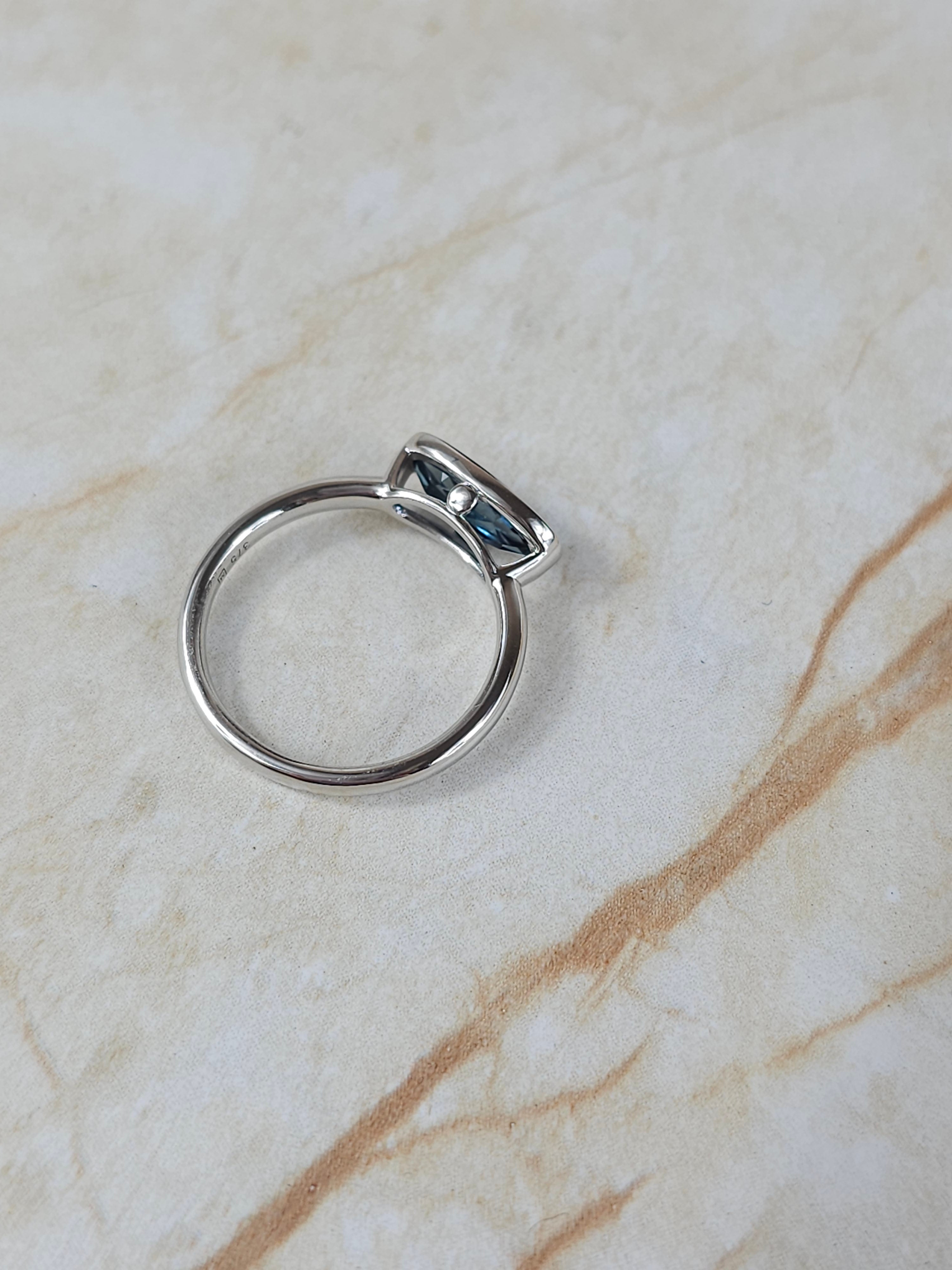9ct White Gold London Blue Topaz Ring, 1.58ct