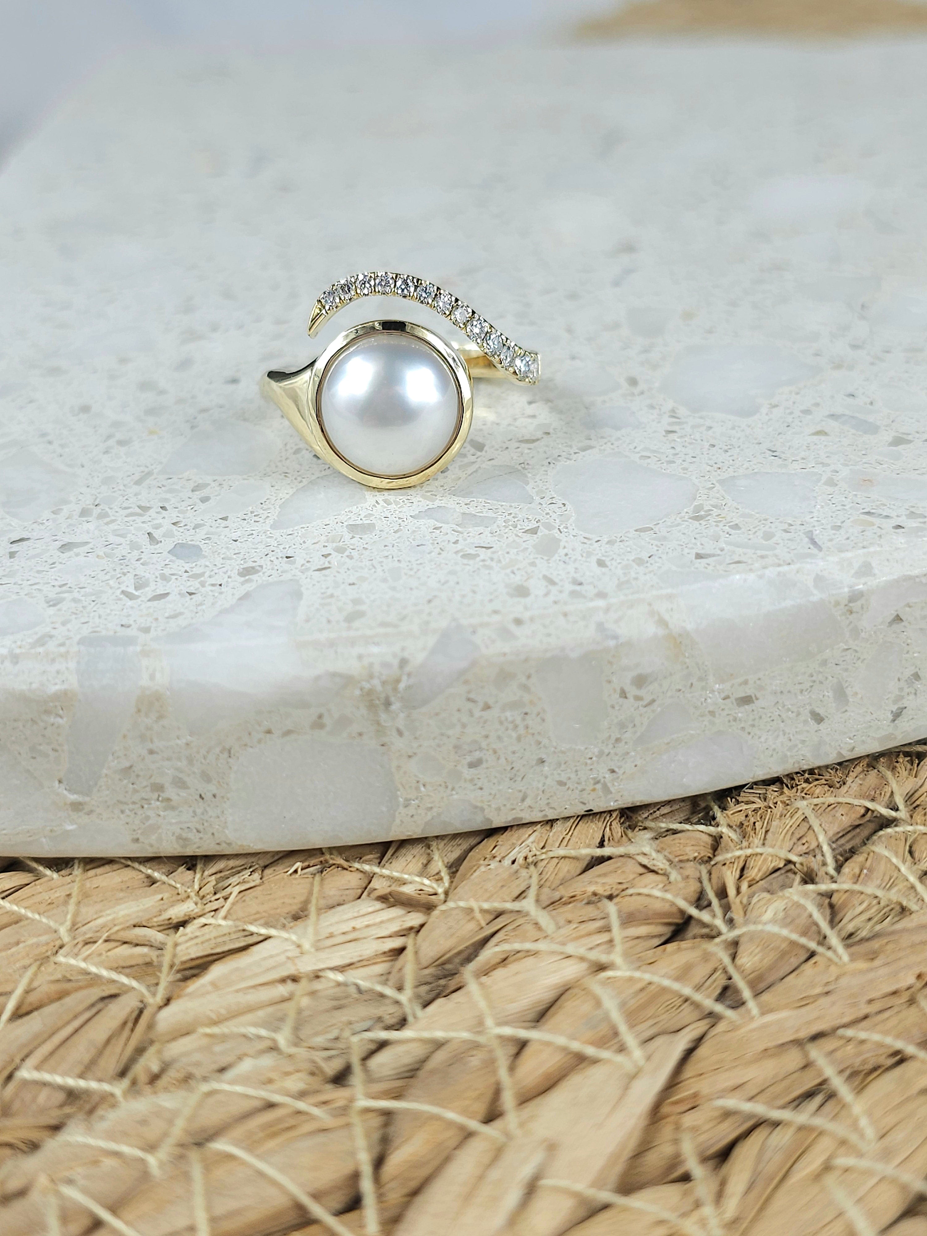 Ellendale 9 carat Yellow Gold Argyle White diamond & Mabe pearl ring, 0.172 carat total.