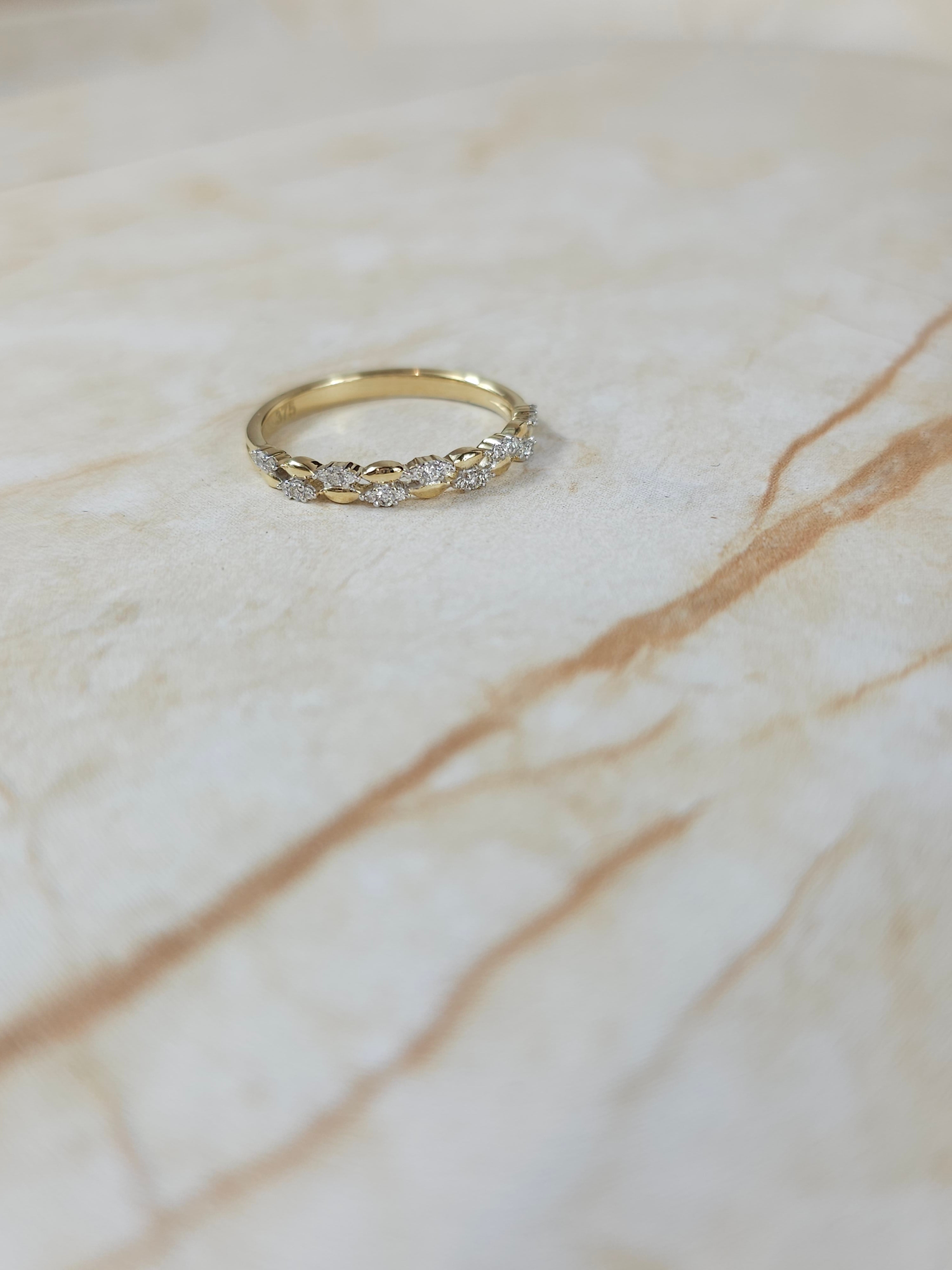9ct gold 0.10ct diamond ring