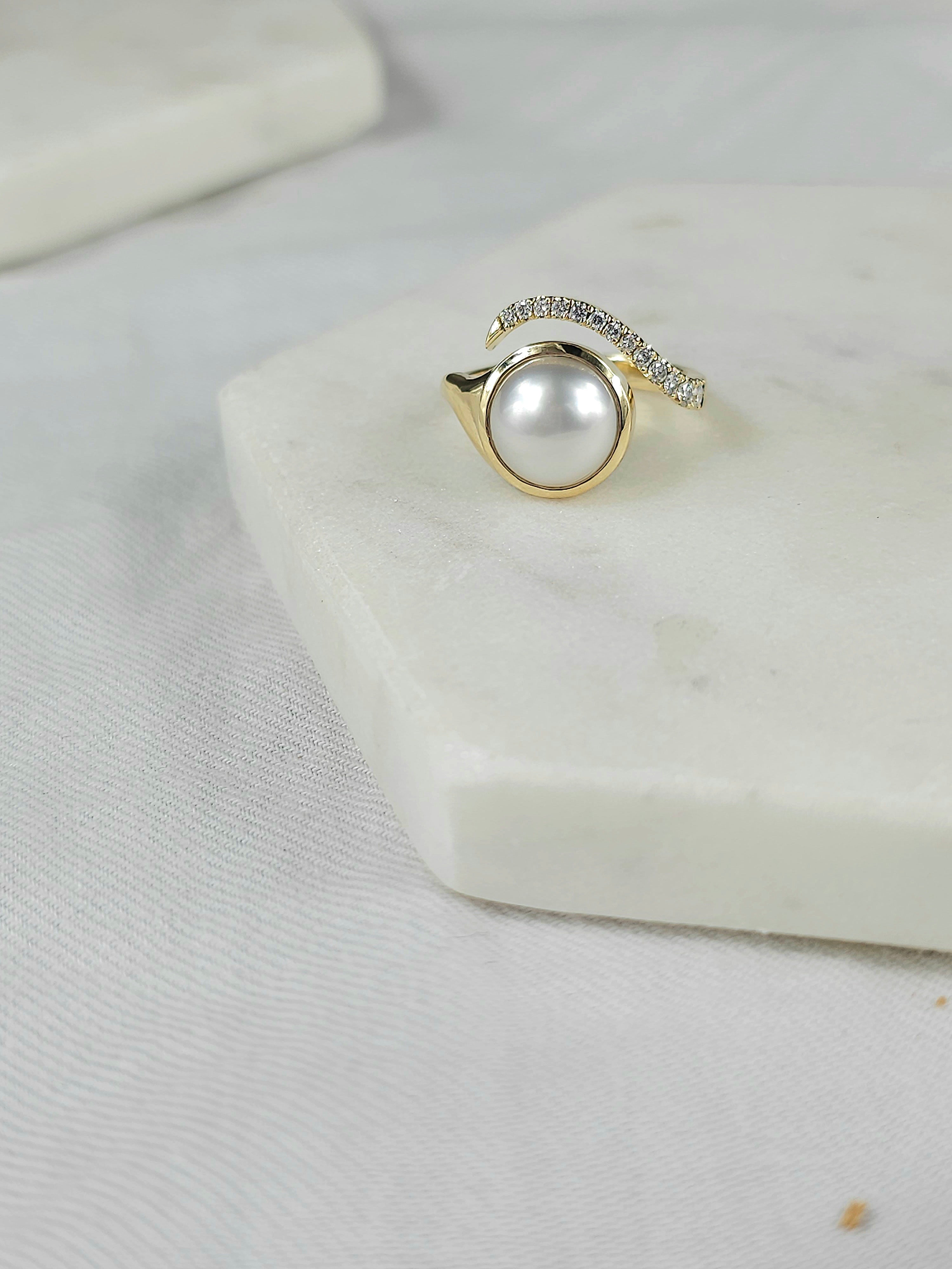 Ellendale 9 carat Yellow Gold Argyle White diamond & Mabe pearl ring, 0.172 carat total.