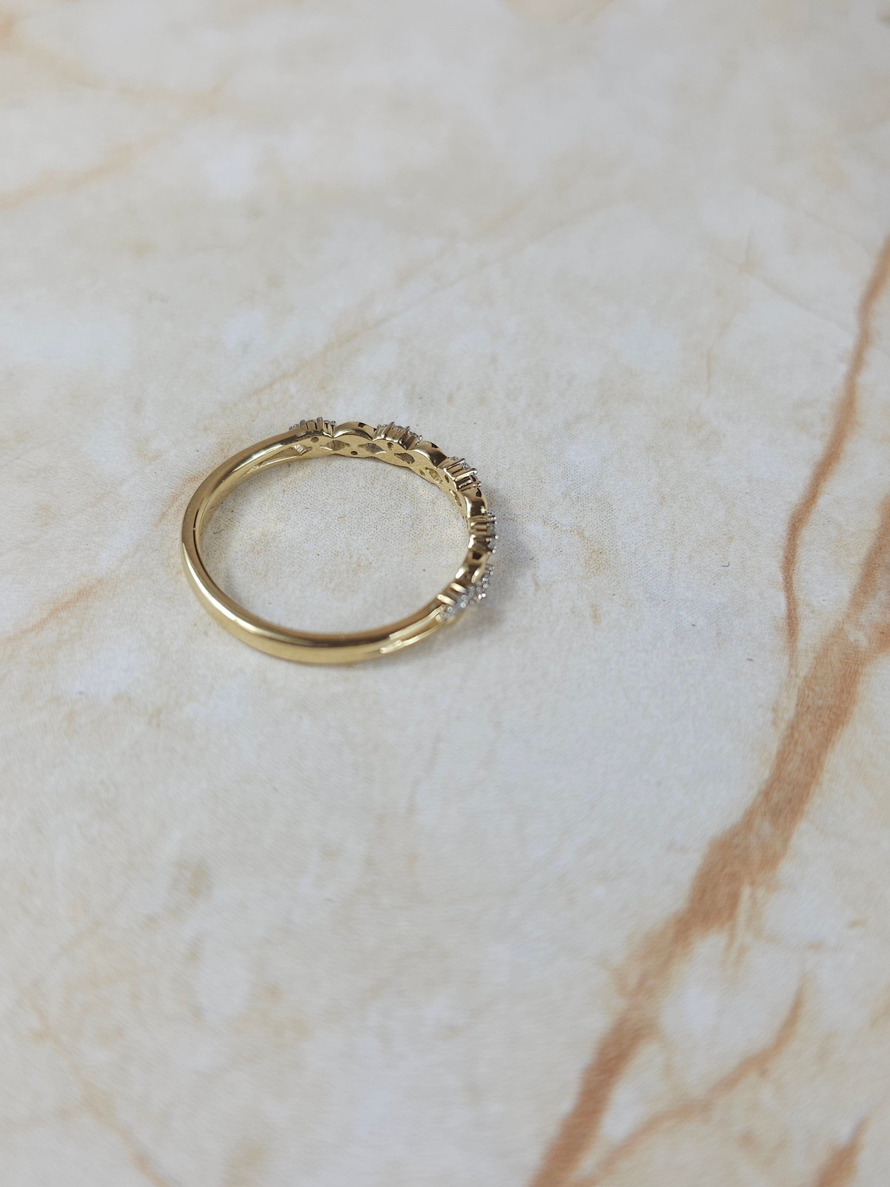 9ct gold 0.10ct diamond ring