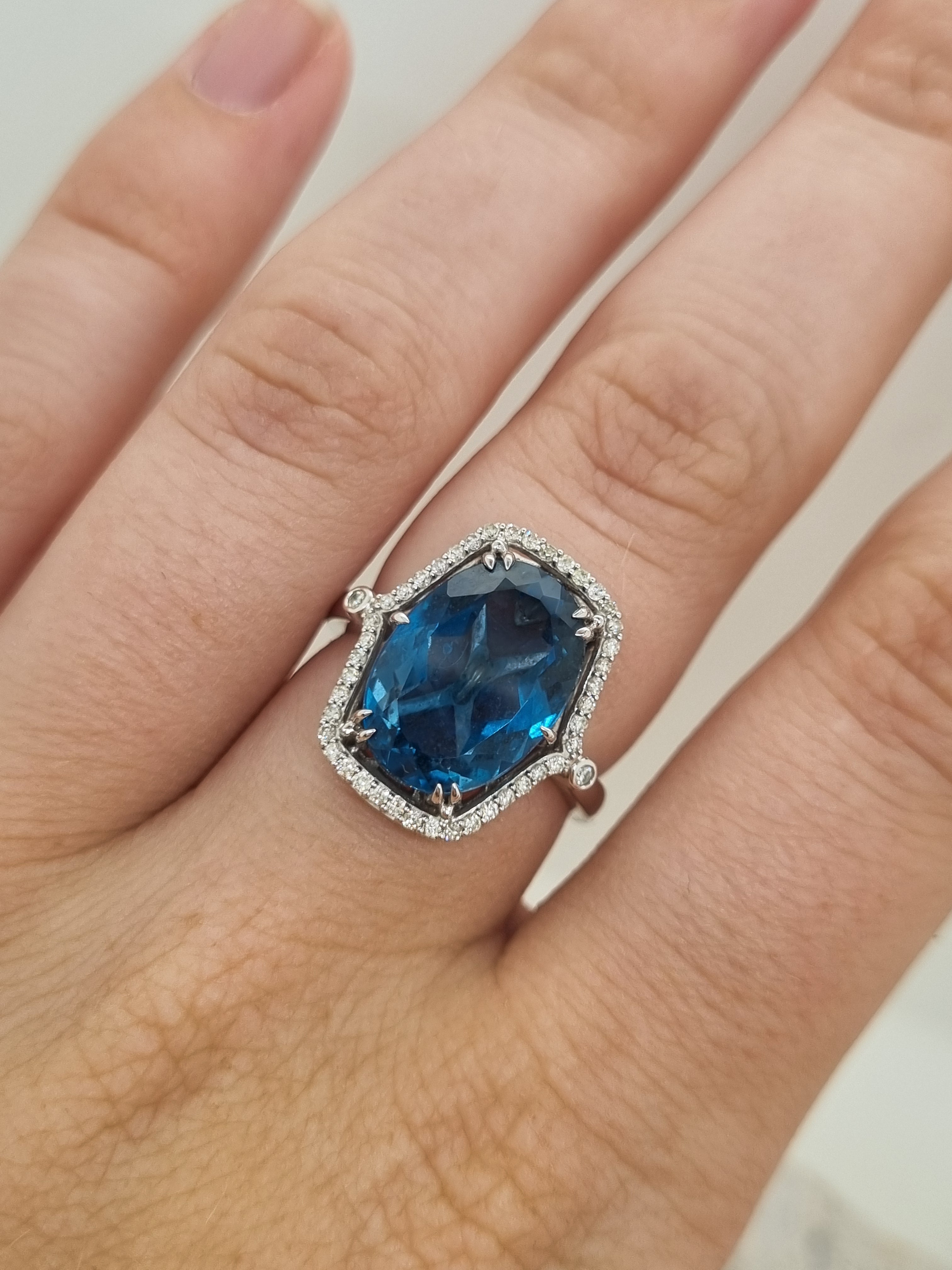 9ct White Gold London Blue Topaz and Diamond ring