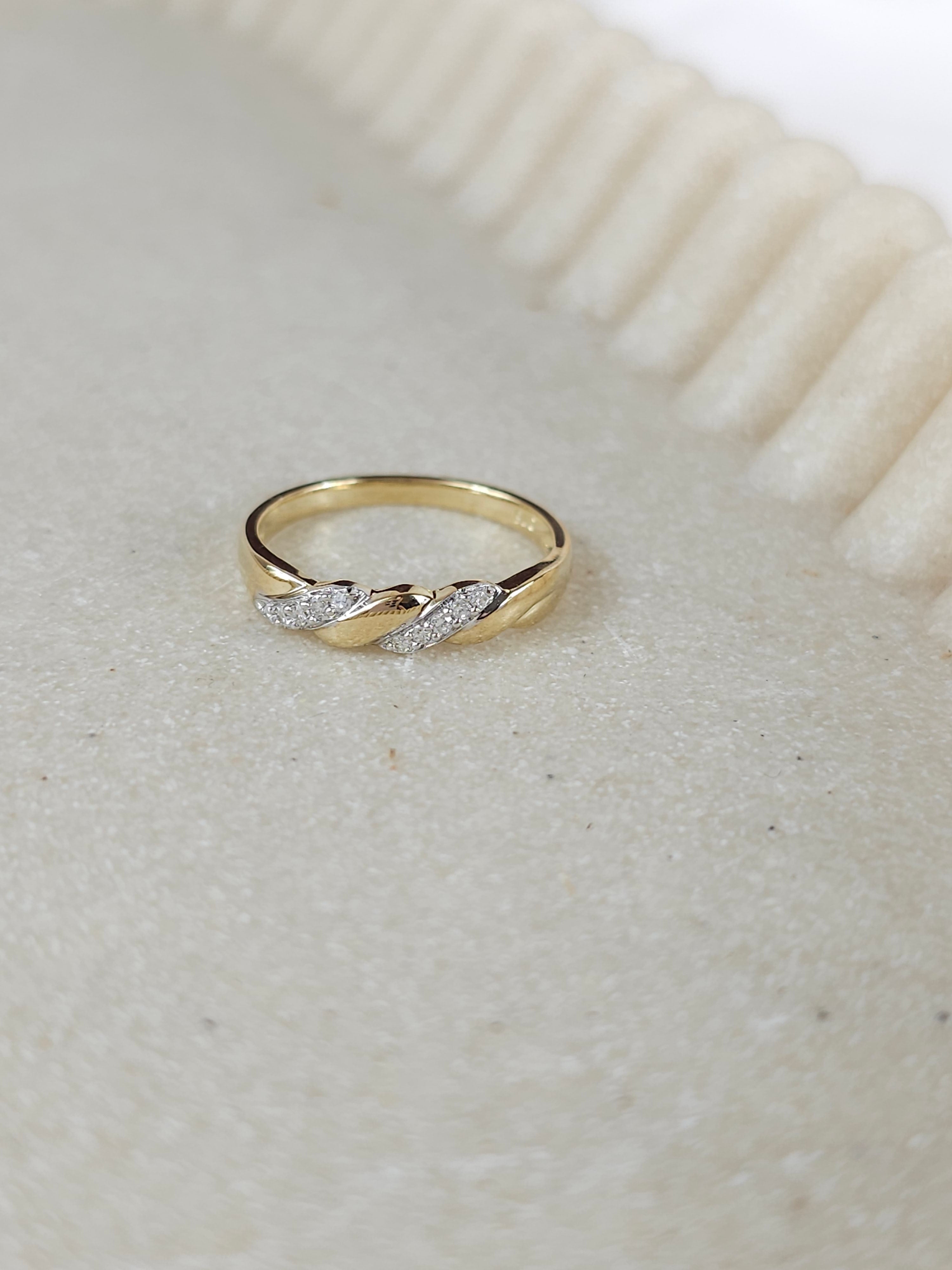 9ct gold diamond ring