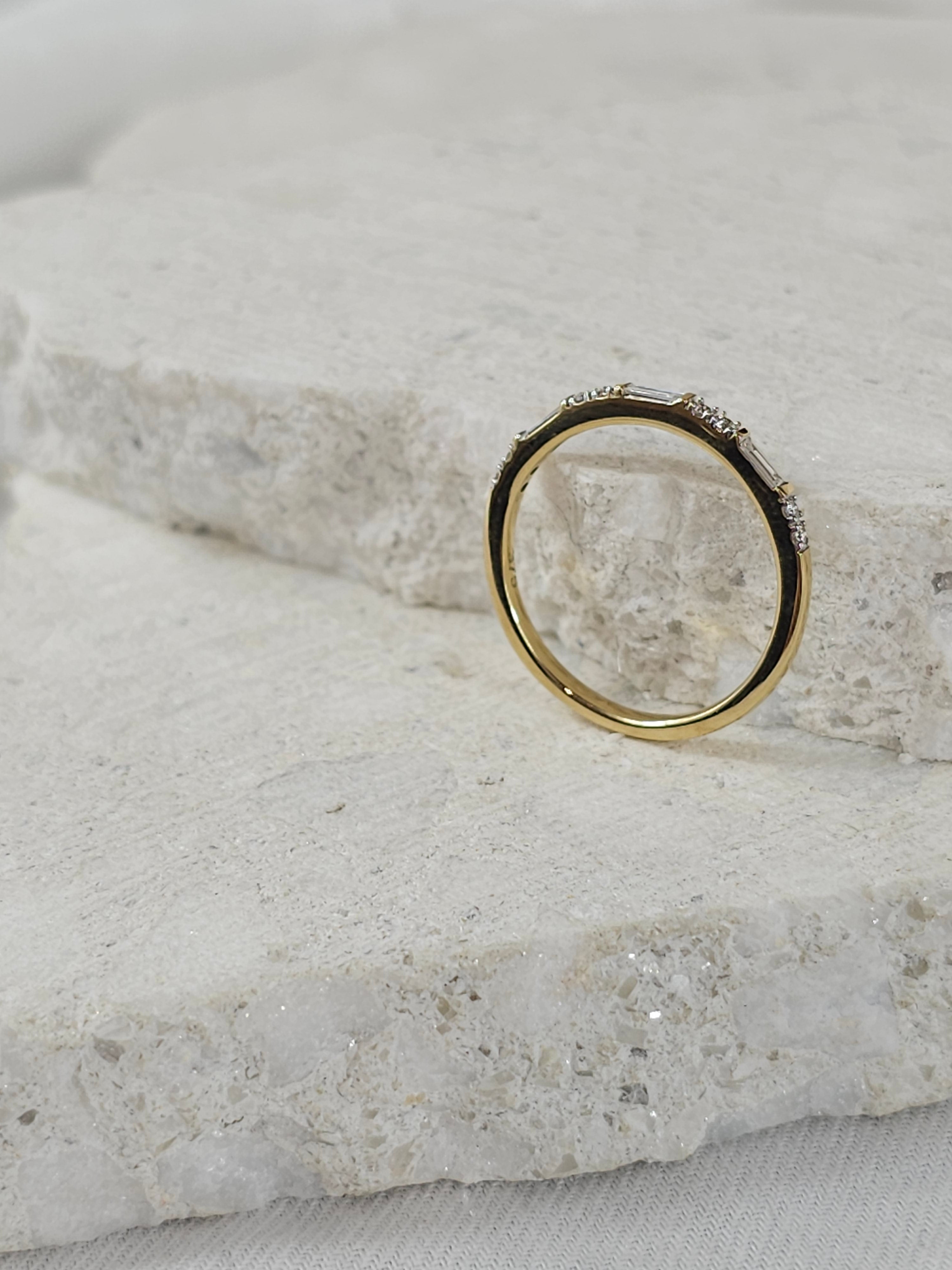 9ct Yellow Gold Round and Baguette Diamond Ring, 0.15ct Total