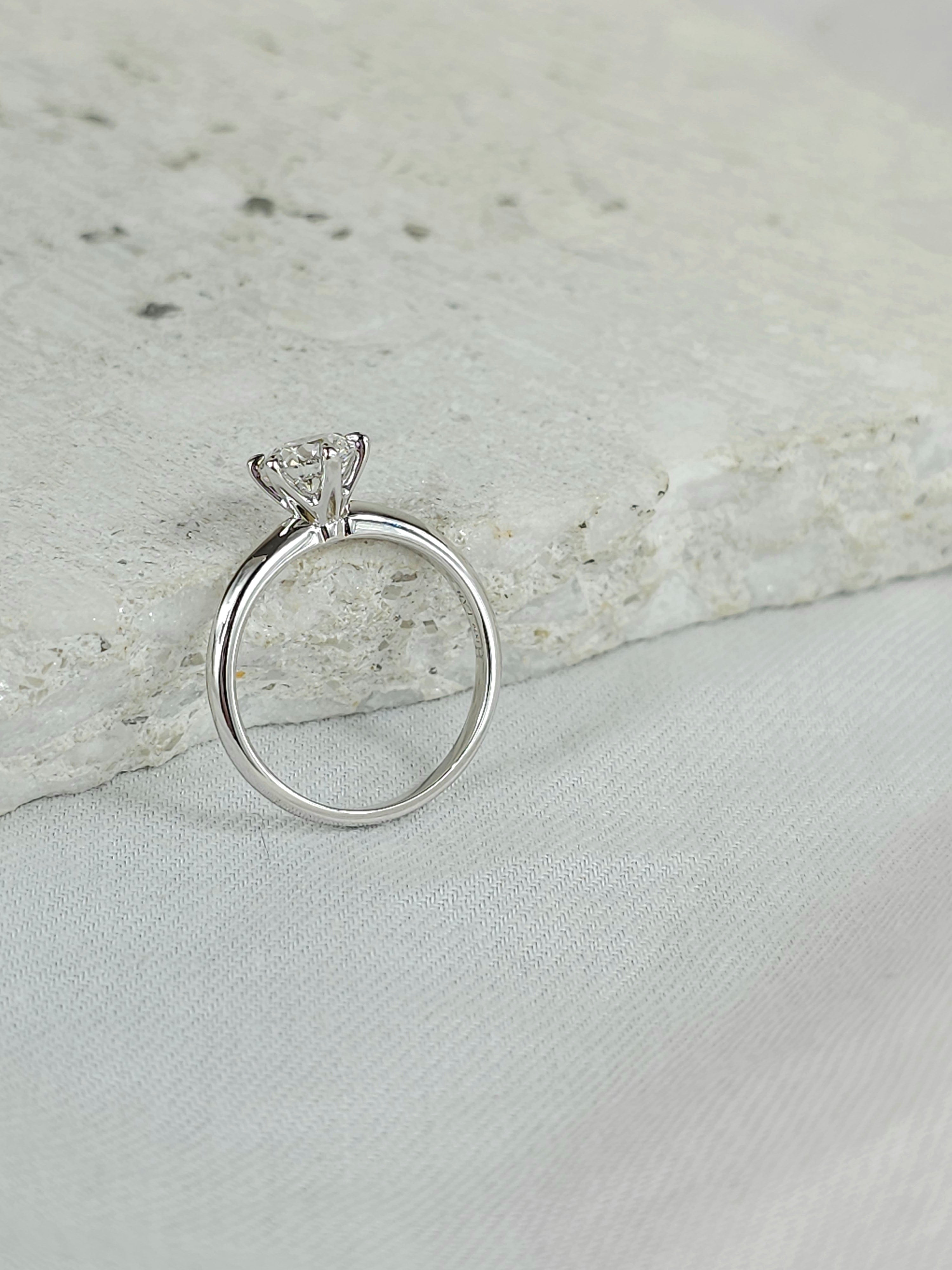 9ct White Gold Lab-Grown Round Brilliant Cut Diamond Ring, 1ct Centre