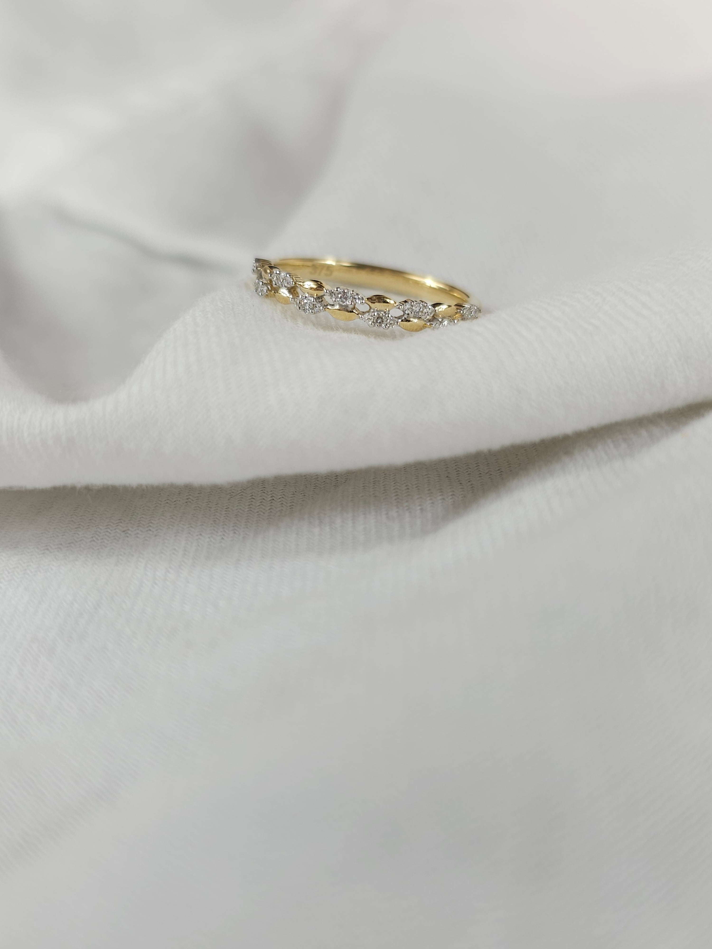 9ct gold 0.10ct diamond ring