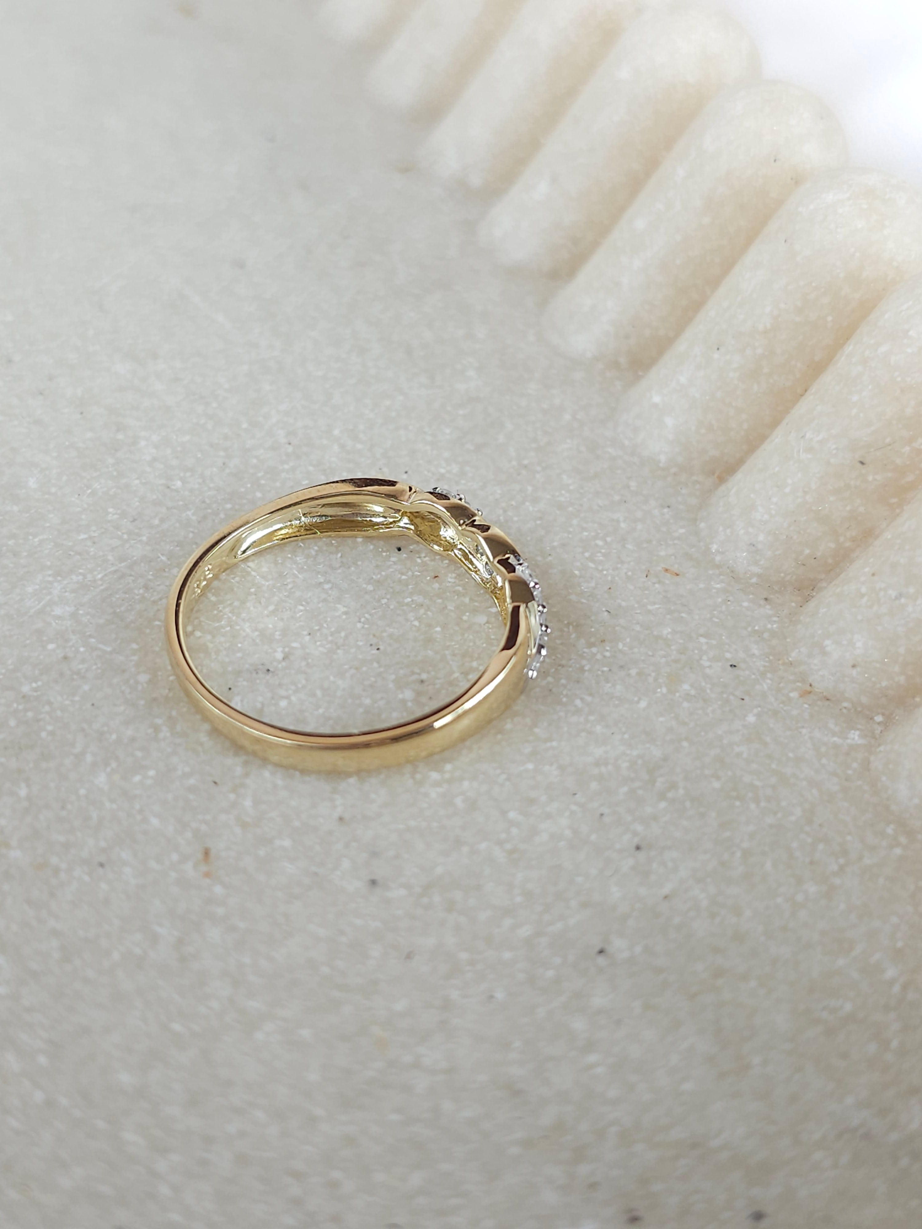 9ct gold diamond ring